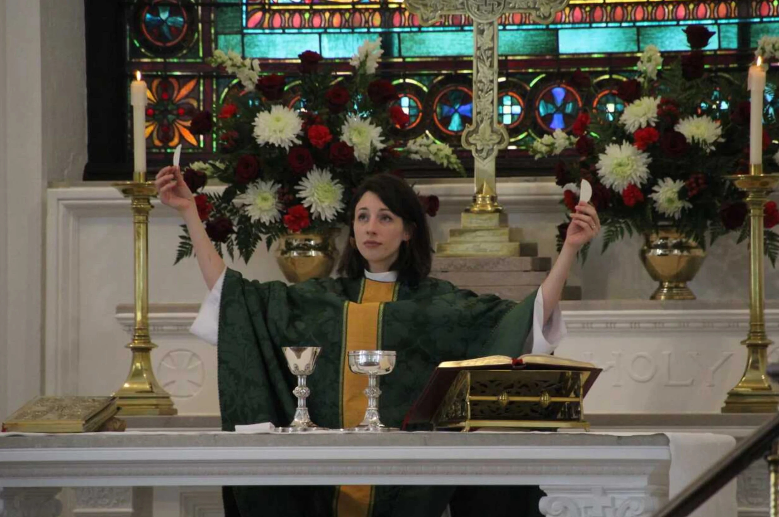  A real image of an Episcopalian minister, highlighting the energy of the Divine Feminine. 