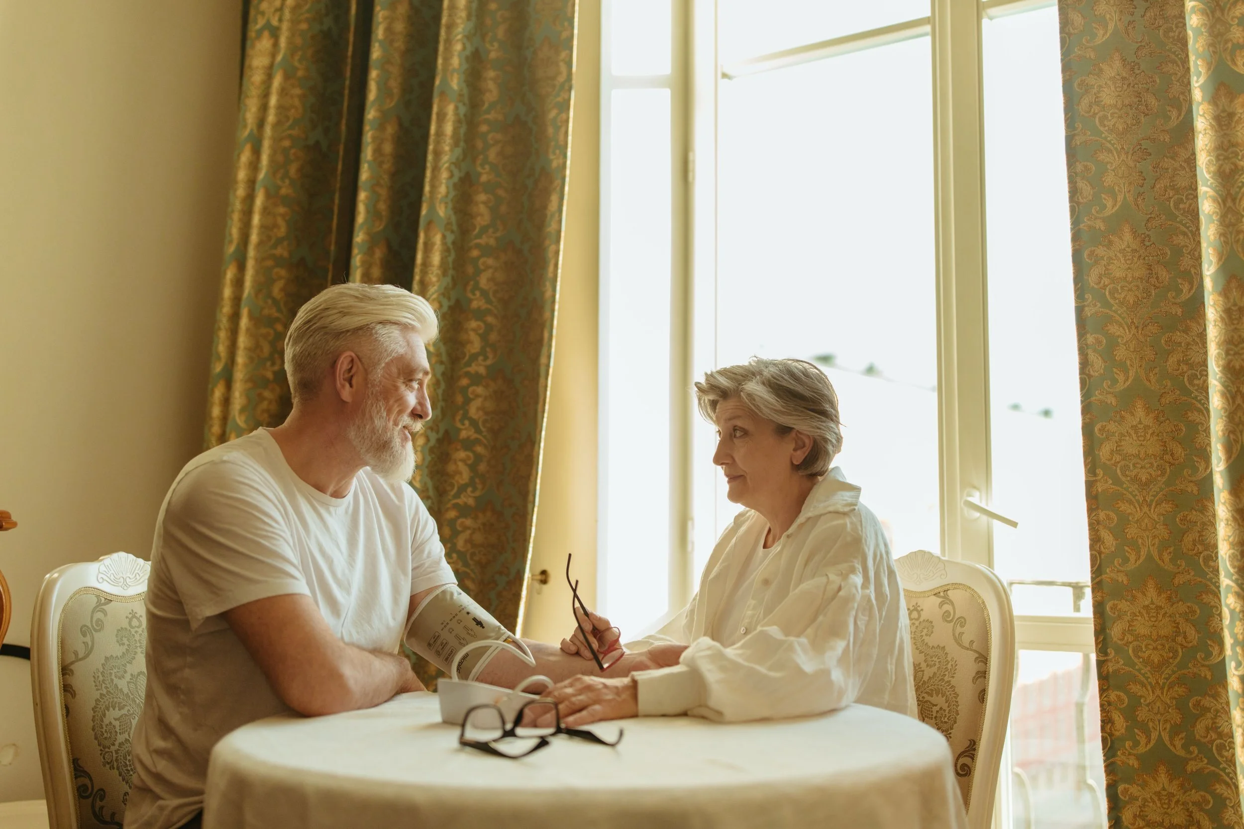 Helping a Parent Transition Into Long-Term Care: Tips for Families