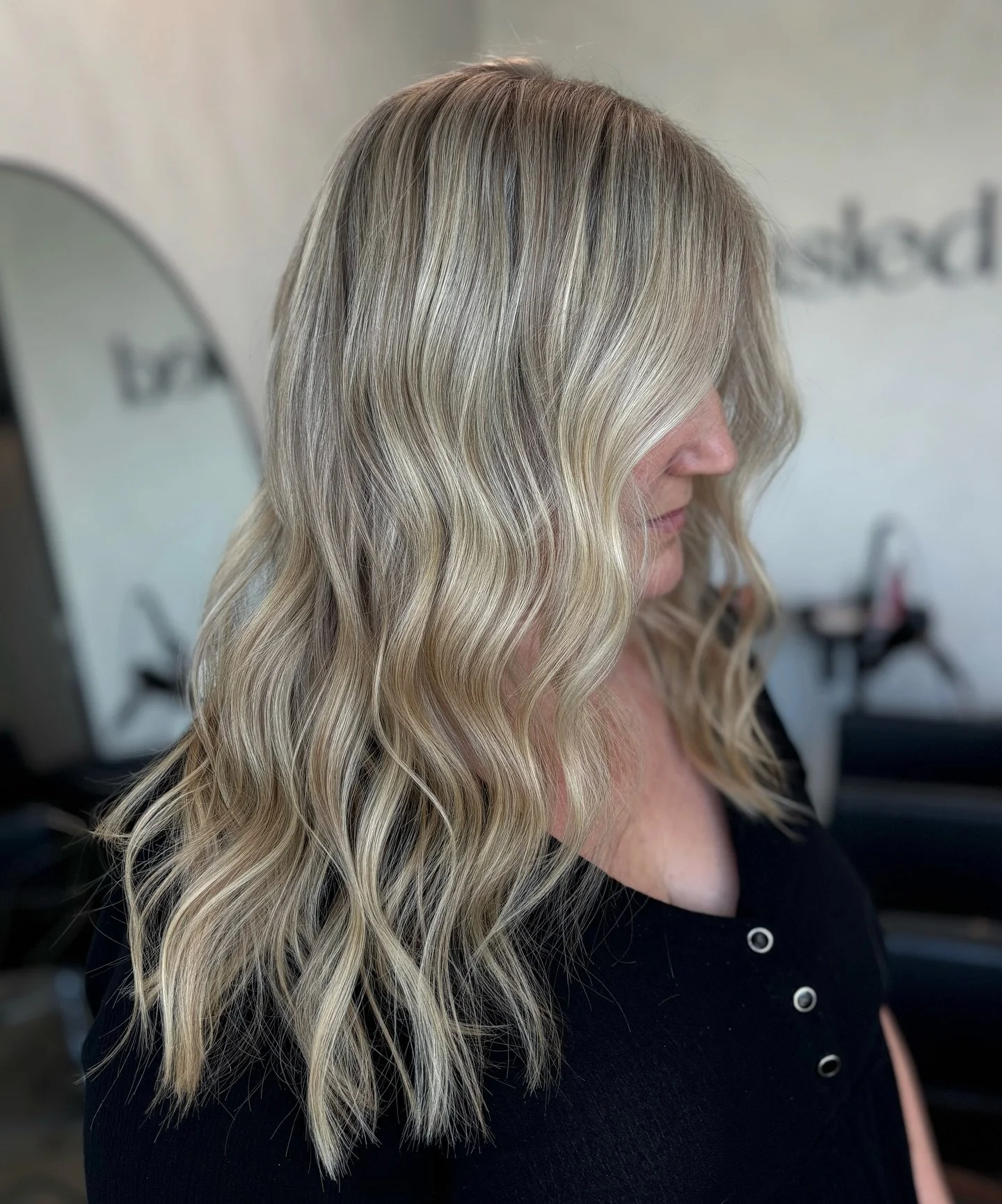 🌼🌼🌼

Blondie using @wella Blondor +
@redken shades 

#blondespecialist #blondehighlights #livedinblonde #beachblonde