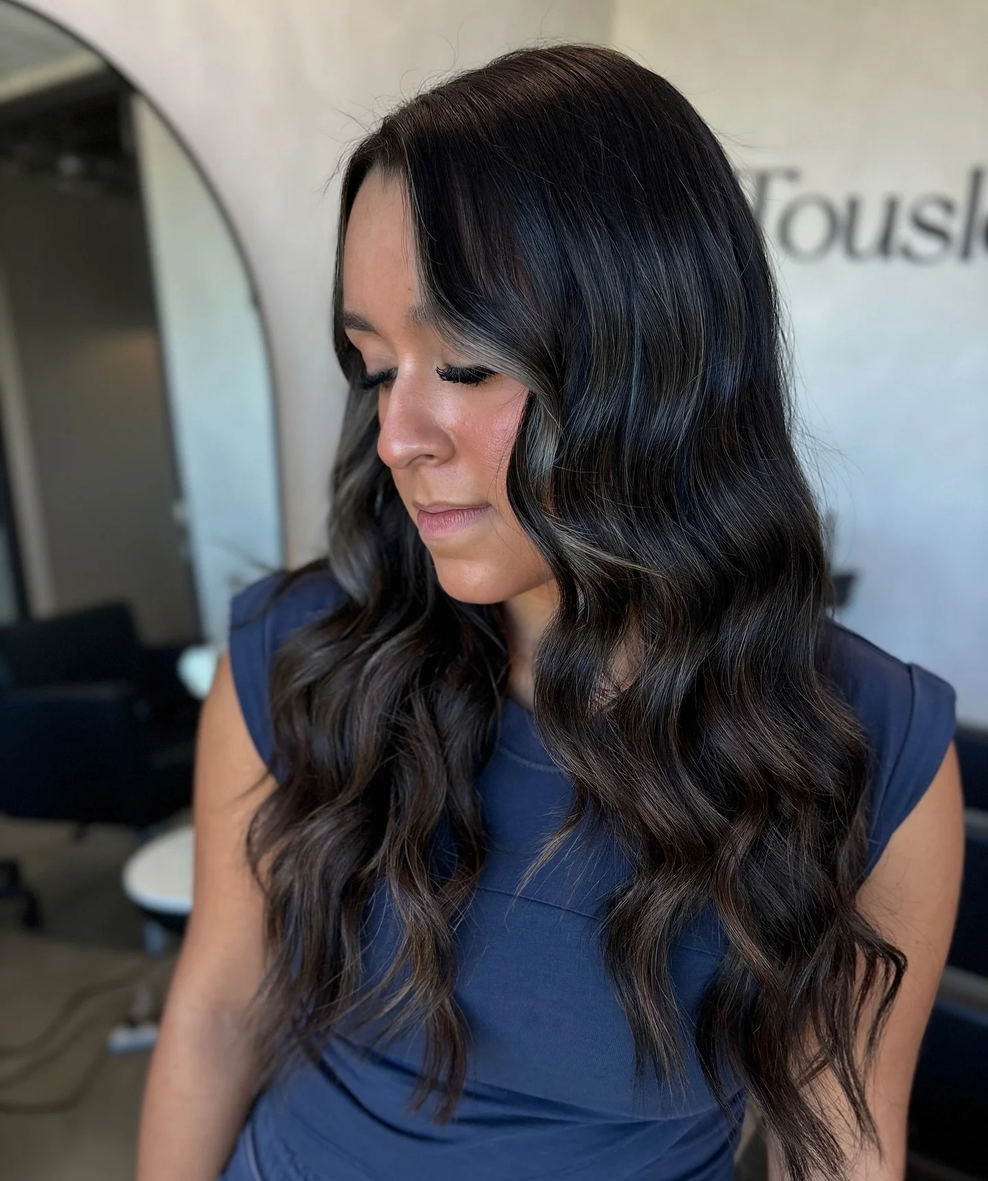 Brownie batter 🤎

Using @bellamihairpro + @redkenpro 

#hairbyjaclyn #bellamihairpro #redken #k18hair