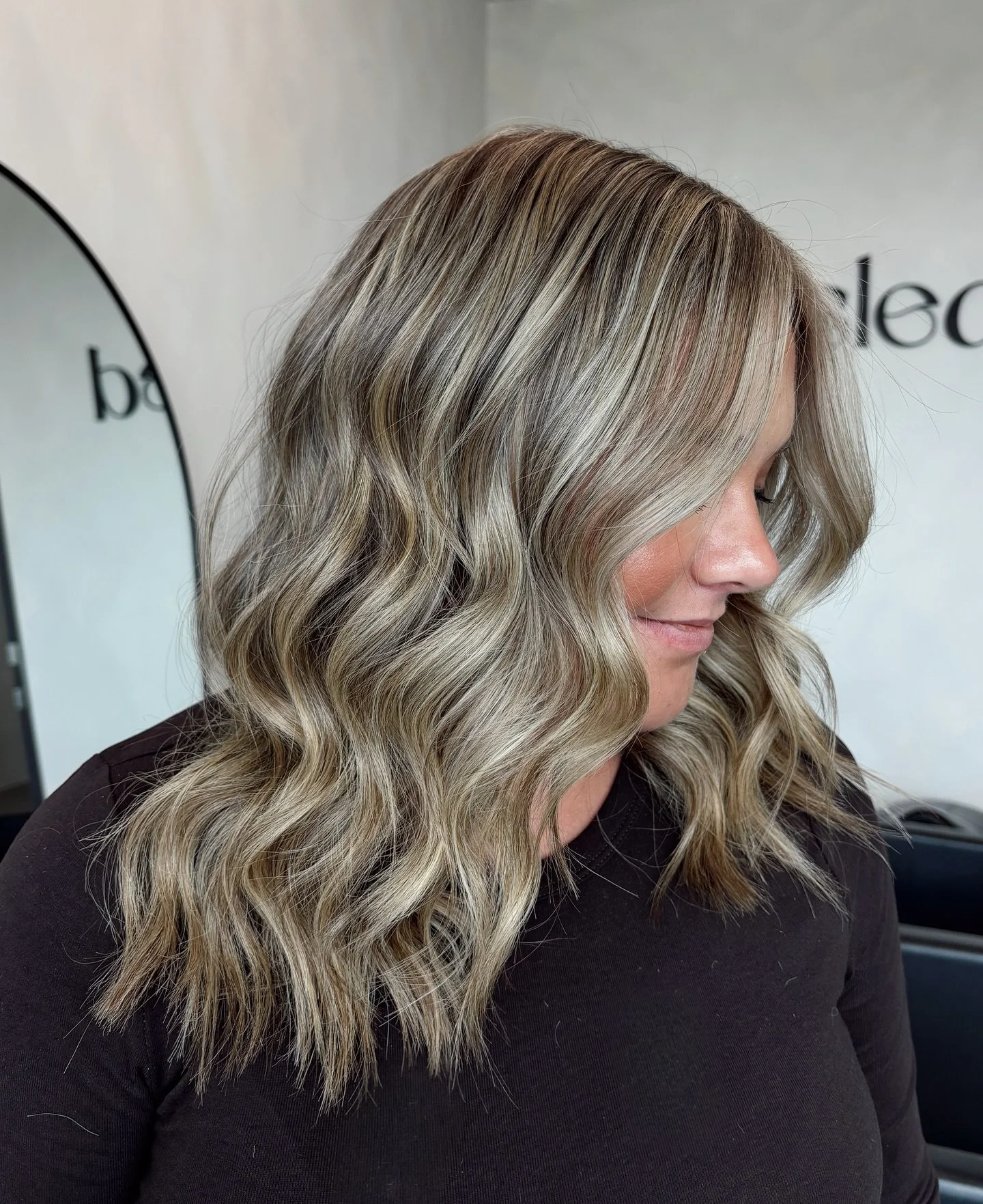 The perfect blonde for the mama to be 💙

#hairbyjaclyn #blondespecialist #icyblonde #ashyblonde #k18 #redkenready #framar