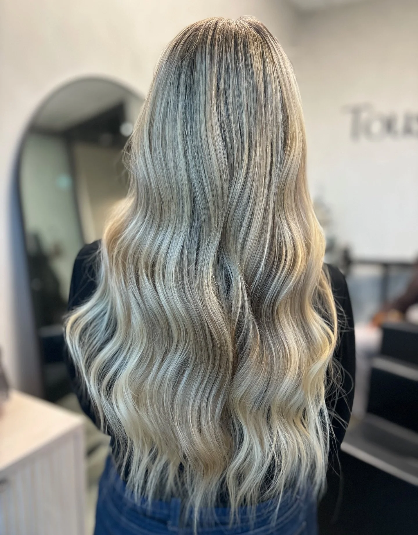 Creamy Blondie 🥥

Using @bellamihair @bellamihairpro 

#blondespecialist #extensionspecialist #blondehair