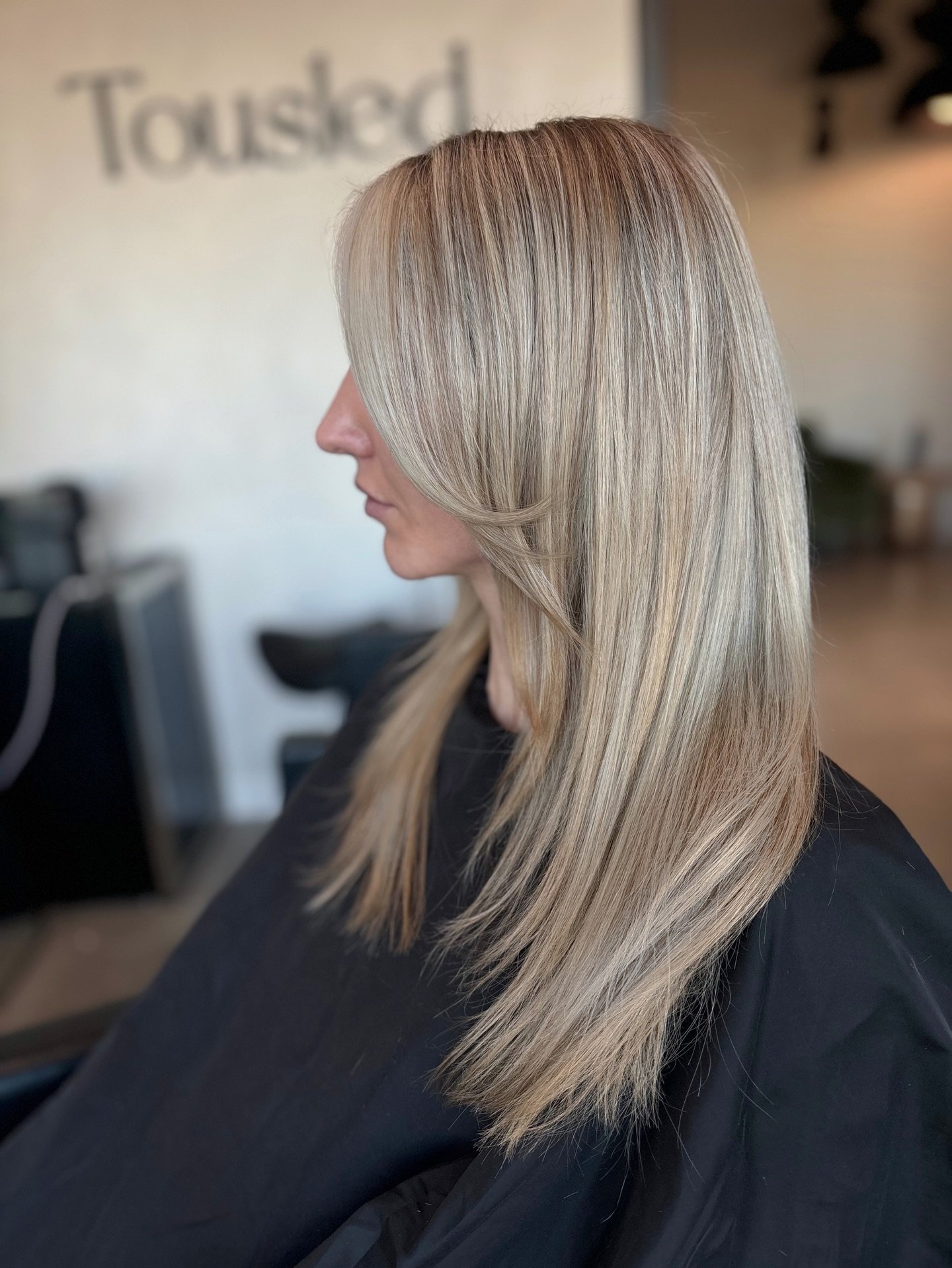 Blonde feeling dull this is your sign to add lowlights ✨

#blondespecialist #highlights #lowlights #redkenblondeiq