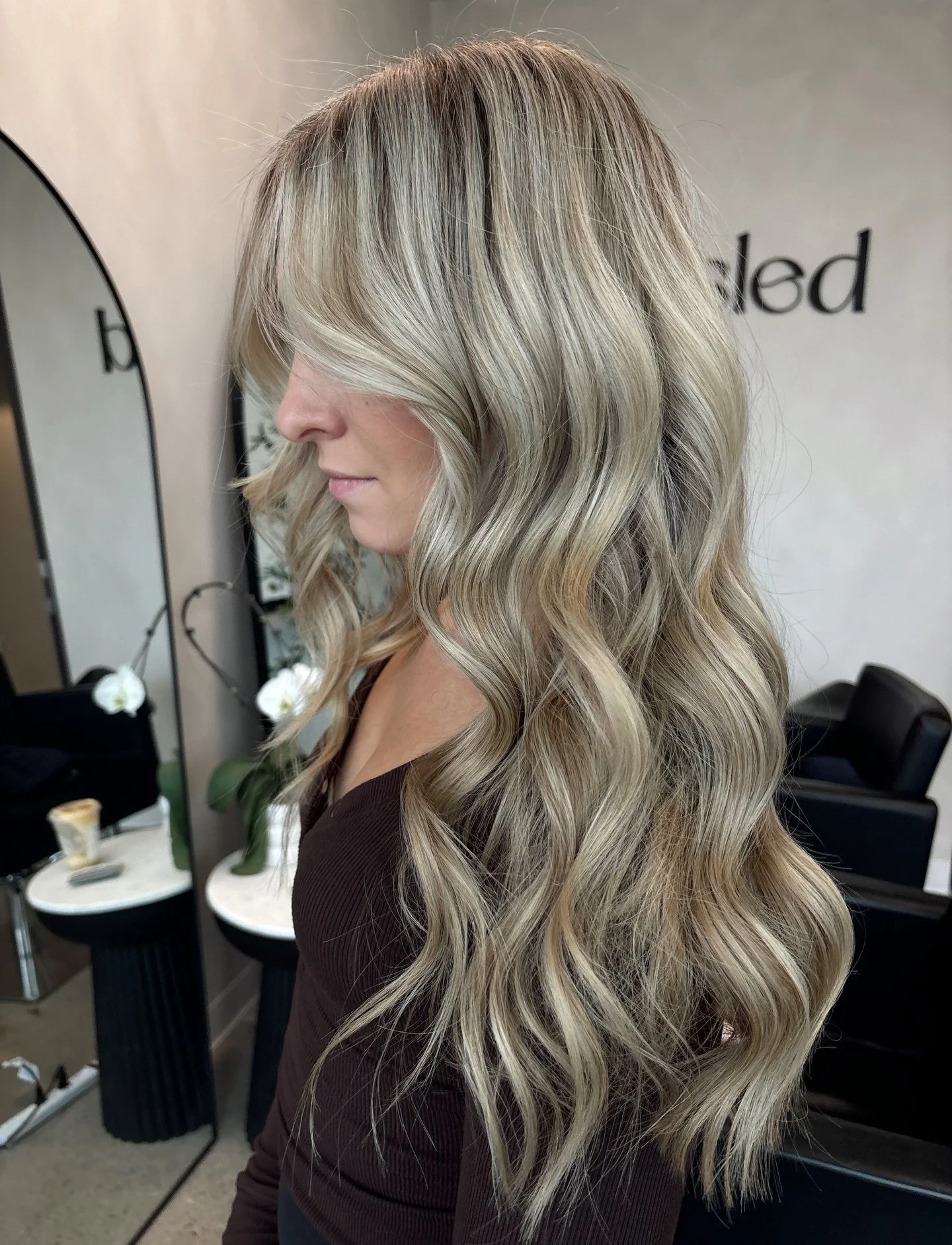 Give me all the creamy blondies 🤍

My schedule is filling up for spring 🌸 be sure to prebook as we head into busy season !

#hairbyjaclyn #blondespecialist #springhair #blondehighlights #creamyblonde