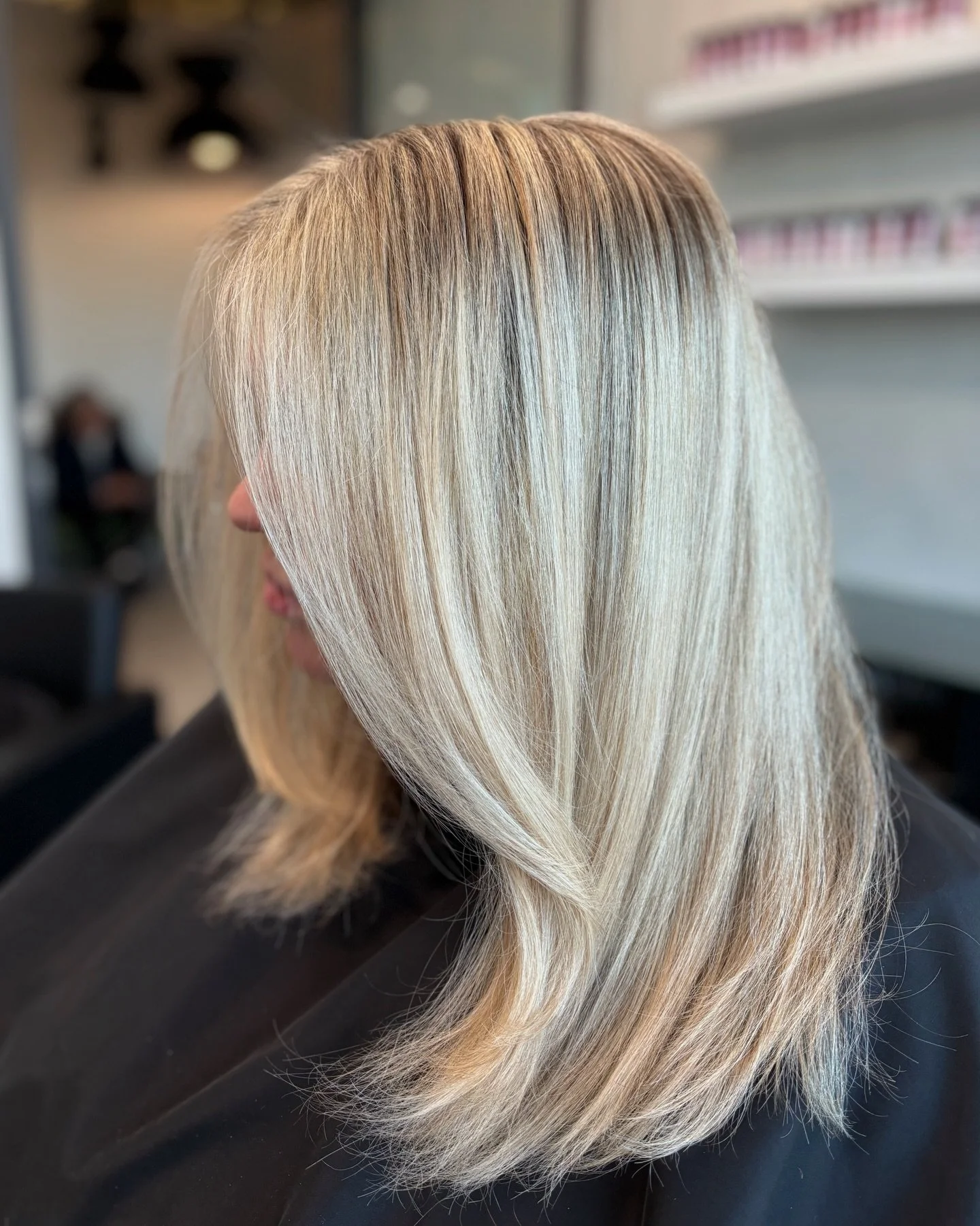 If your wanting to be blonde for summer this is your sign ☀️

#hairbyjaclyn #blondespecialist #highlights #springhair#blondehighlights