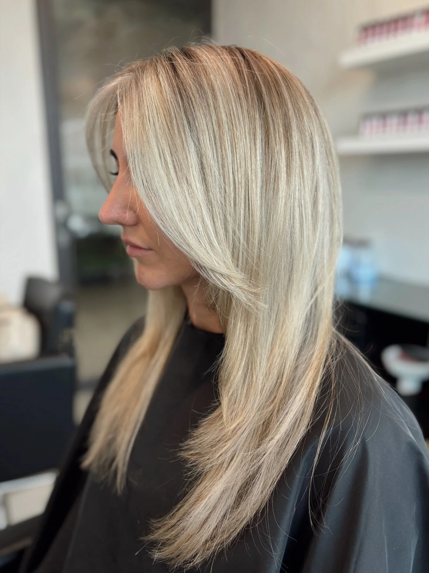 Spring break blonde inspo 🌸🌷🌼

+Lifted blonde IQ

+Gloss shades EQ

#blondespecialist #springhair #blondehighlights #hairstylist #blowout