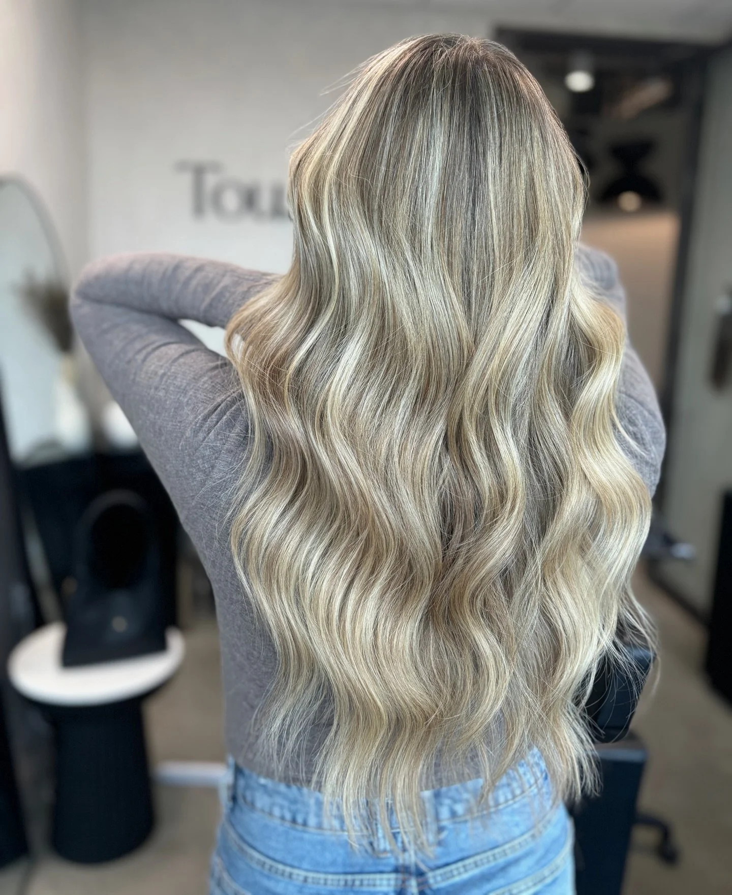 Summer on my mind 🌼

Have you booked your next blonding appt !!

#blondehighlights #blondespecialist