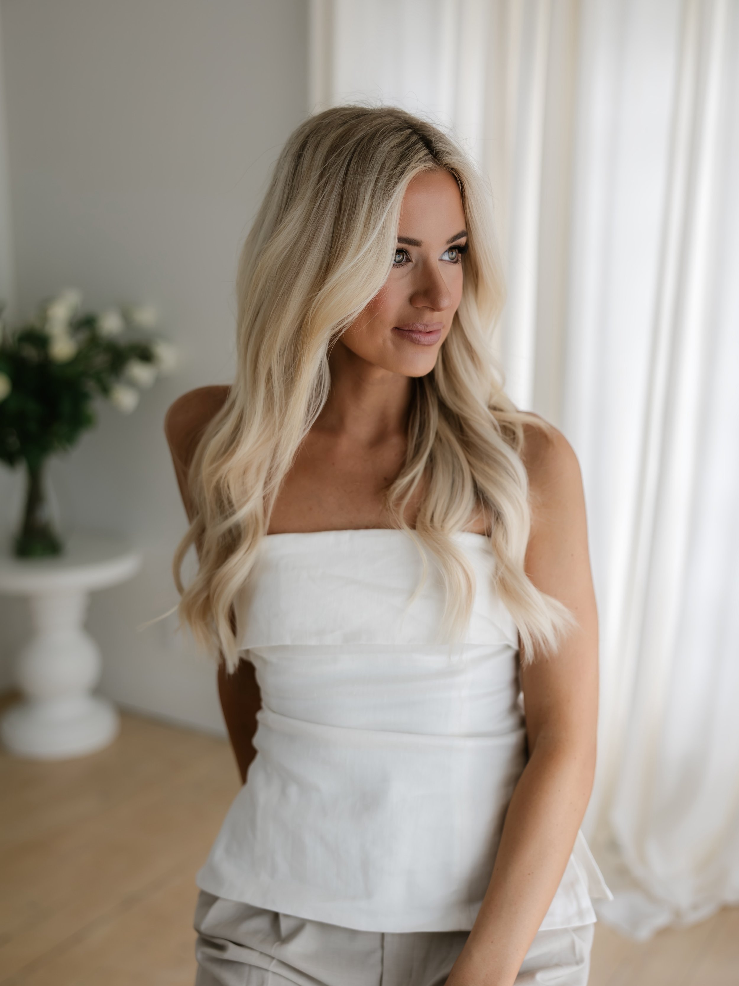New branding photos!! 

Thank you @courtneyashcroftphotography for capturing my vision perfectly 🤍

What&rsquo;s your fave 1-14 !?

📍 @winroseparkstudio 
💄 @beautybylolli 
🤎 @beegoldentans