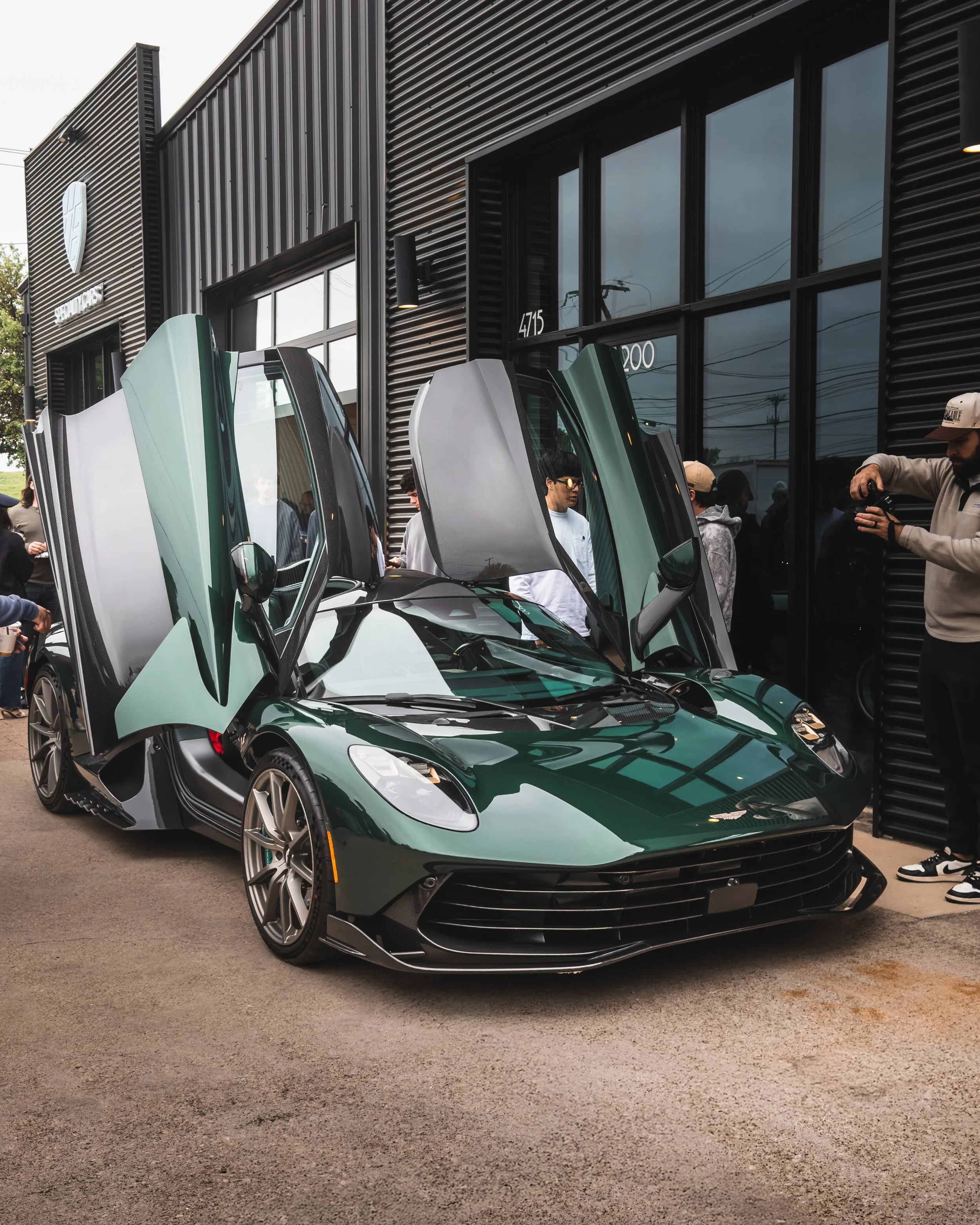 Aston Martin Valhalla - 1
