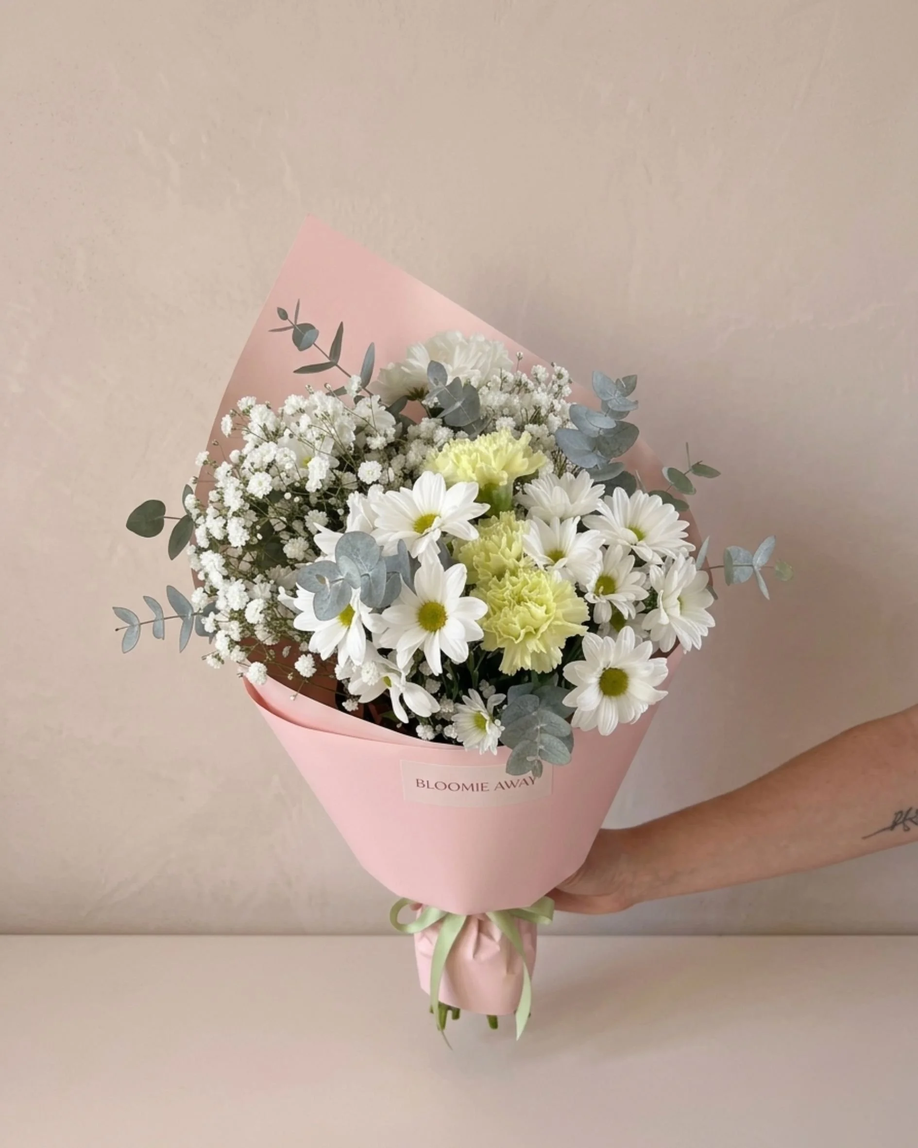 he-bloomie-signature-white-green-flowers-adelaide.jpg