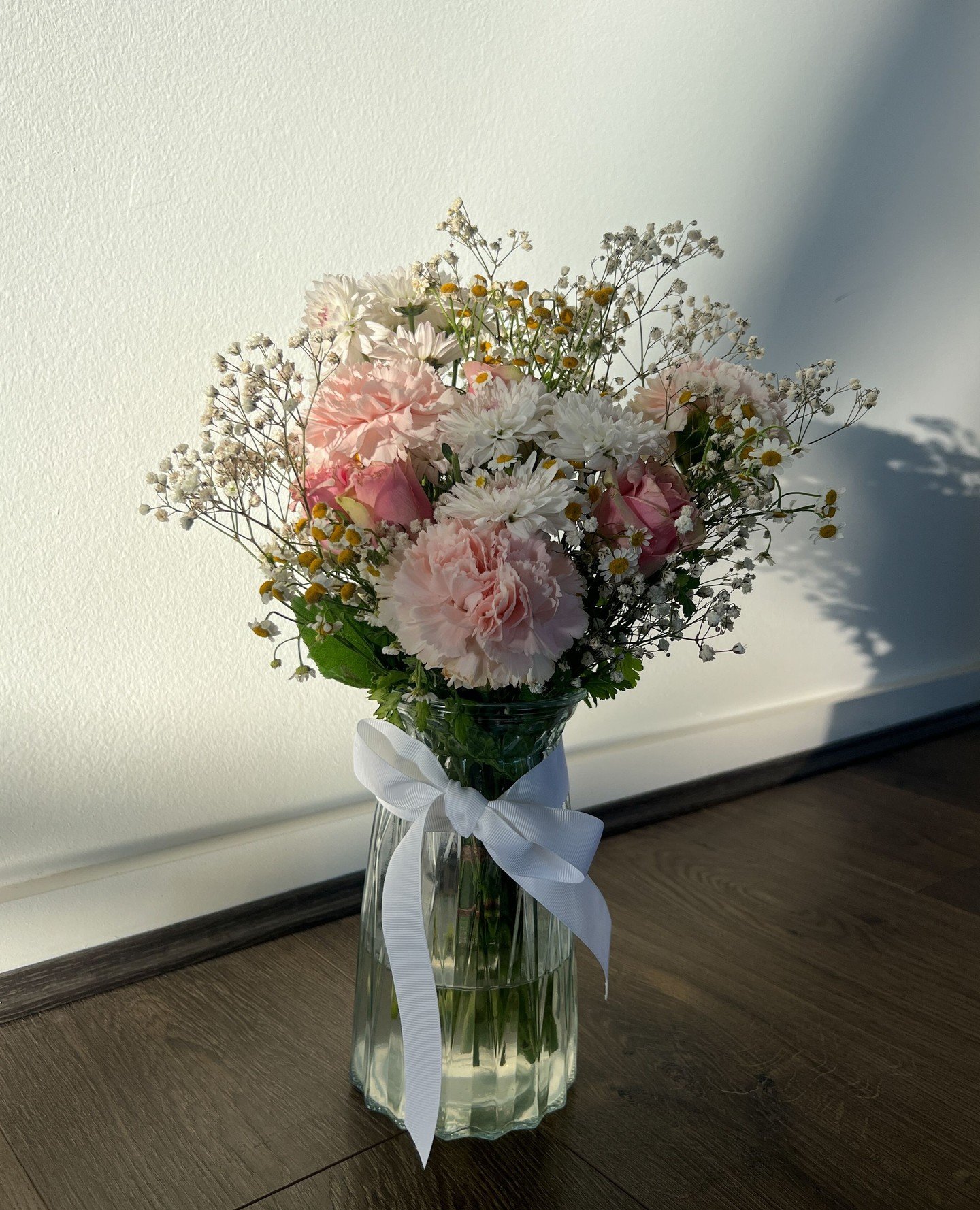 Afternoon light doing the most on our Blush bouquet 😍🎀⁠
⁠
Shot by @lindarhuynh ⁠
⁠
Order now for delivery in Adelaide at bloomieaway.com.au⁠
⁠
#BloomieAway #AdelaideFlowerDelivery
