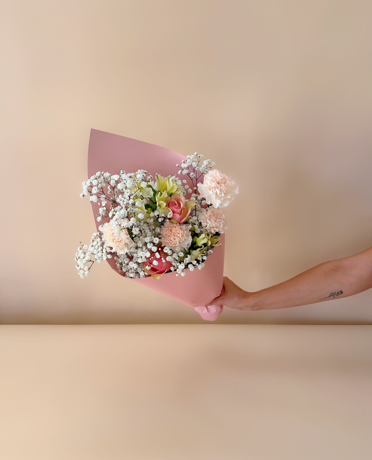 Meet our Blush bouquet - A perfect blend of baby&rsquo;s breath, pink carnations, roses, and seasonal filler flowers.⁠⁠ She's a cutie 🥹⁠
⁠
Available from $45 Adelaide-wide - www.bloomieaway.com.au⁠

#adelaideflowerdelivery #bloomieaway #adelaideflor