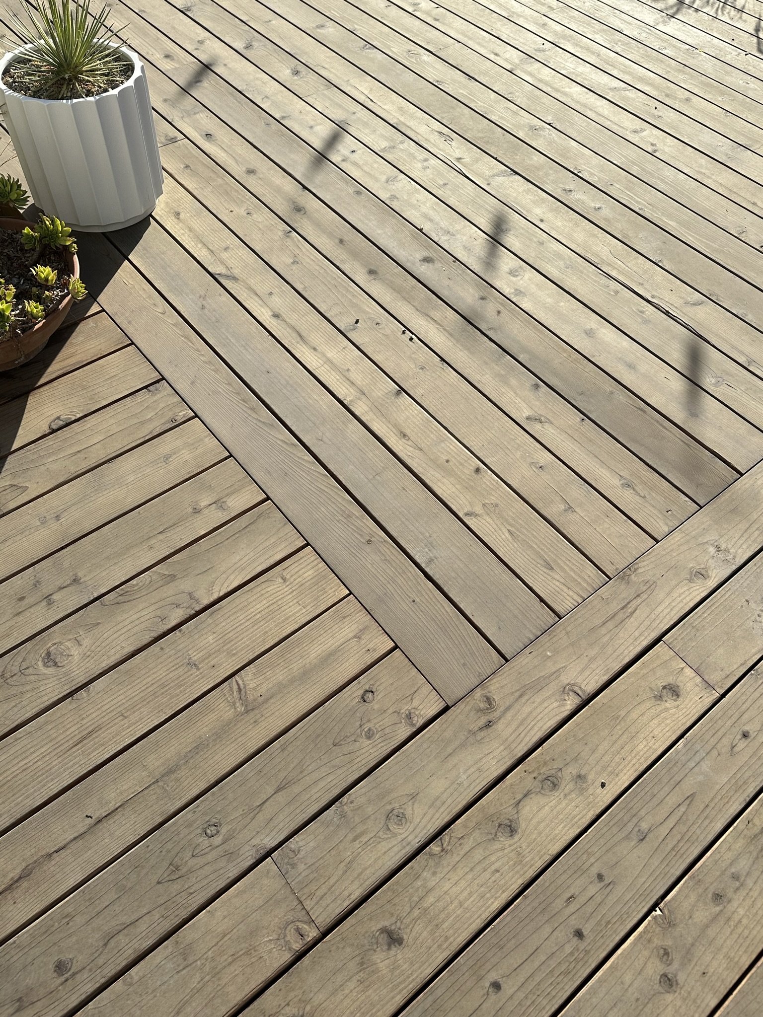 A Denial - Landscape Project. Residential backyard where the deck articulates the garden to deny the edges
