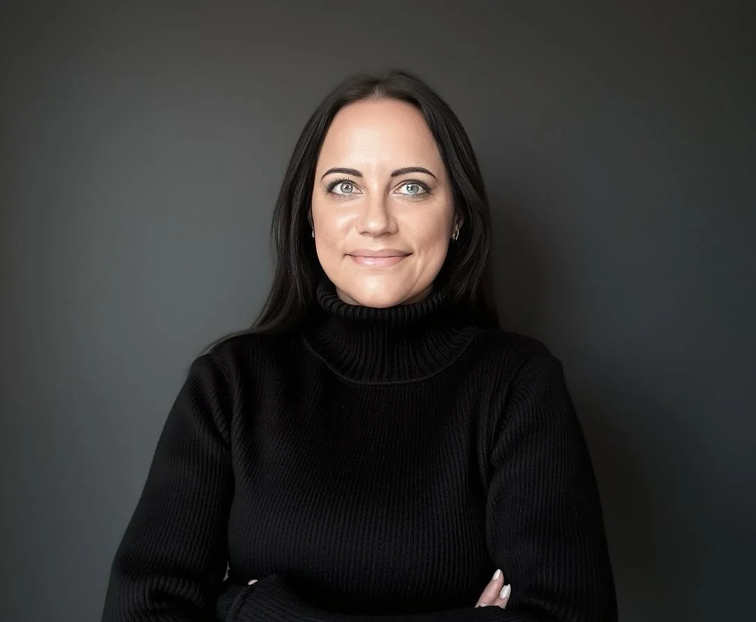 ✨ Hi, ich bin das Gesicht von Doppler Architektur &ndash; wo klare Linien auf gro&szlig;e Pl&auml;ne treffen.

Was als Idee auf einem Skizzenblock begann, ist heute ein Ort f&uuml;r durchdachte R&auml;ume, starke Konzepte und kreative L&ouml;sungen.
