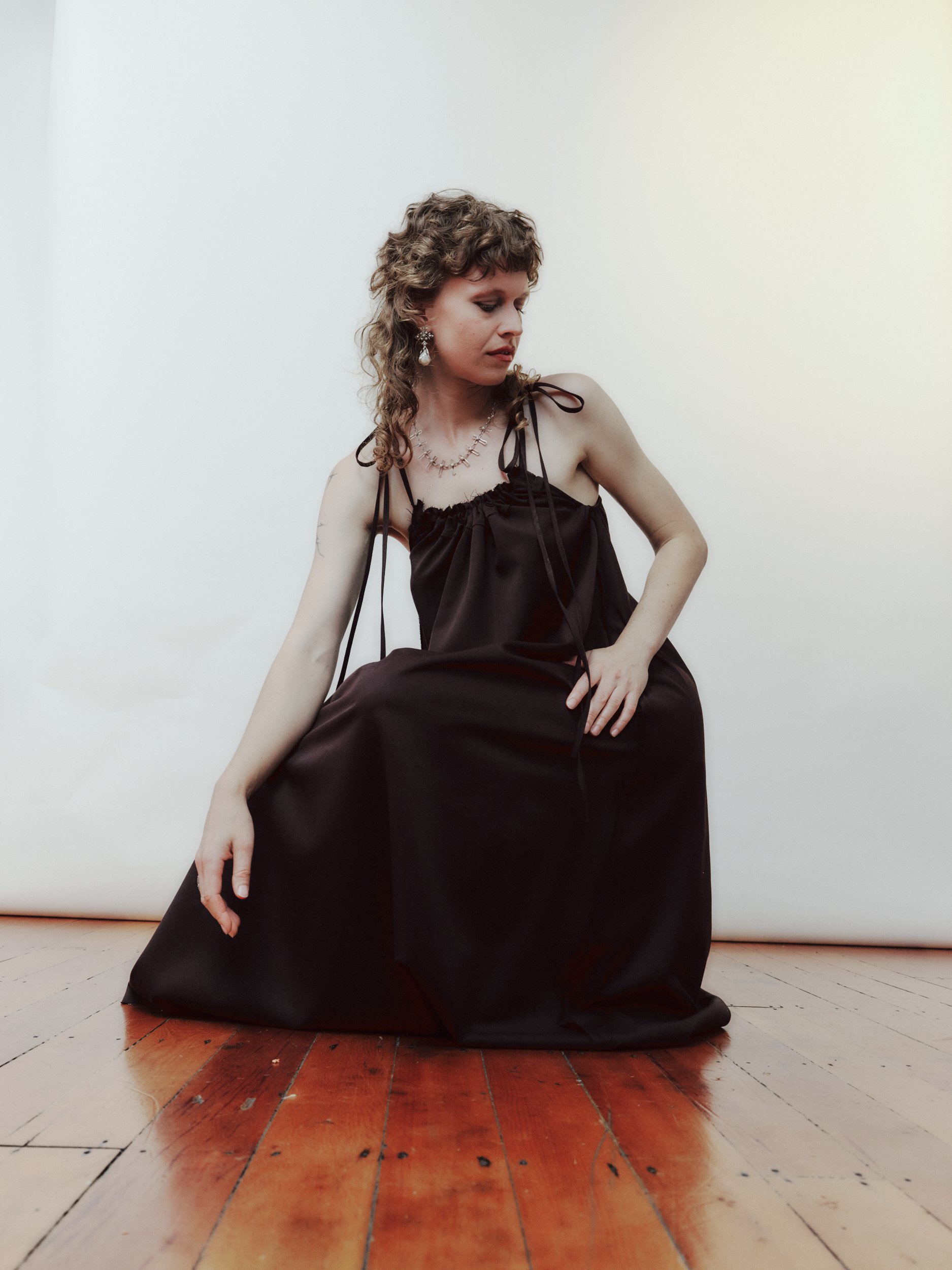 Daf Nimkovsky Woman in Brown Nippers Dress in Wool Front