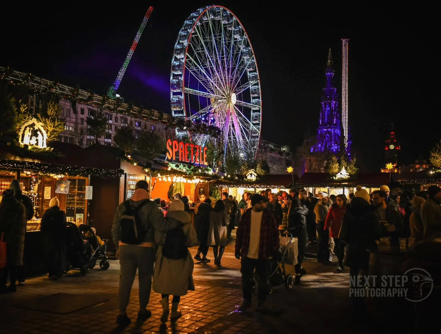 Happy Wednesday!

It's starting to look a lot like Christmas!

I'm up in Scotland for work for a few days and you can't help but feel in the spirit of the season.

@edinburghschristmas is in full swing!

Here's a shot I grabbed last night during my e
