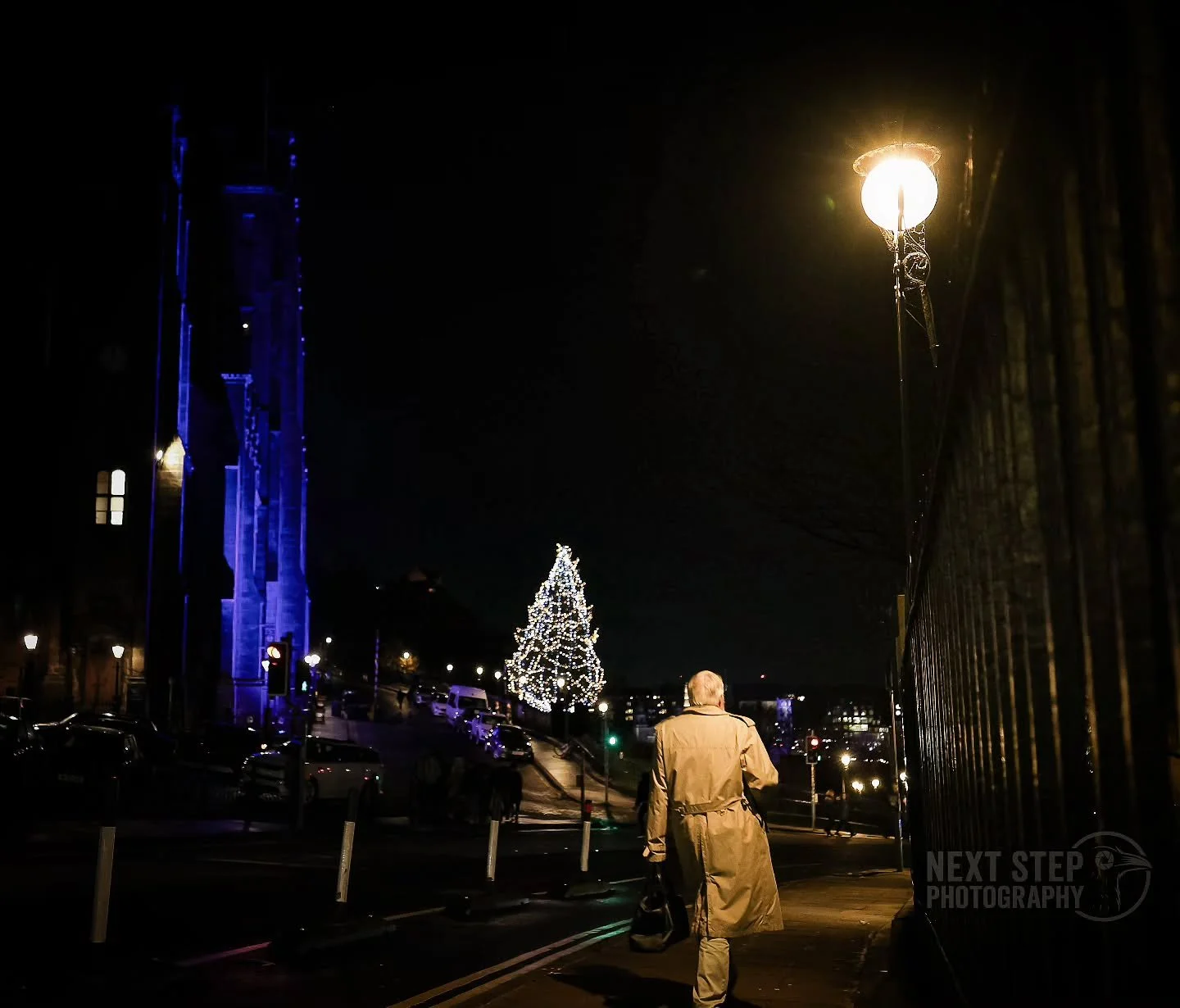 Happy Wednesday!

Managed to snap this shot during a recent visit to Edinburgh - thought it really had some serious film noire essence!

Mysterious thriller vibes, don't you think?

#photography #photographer #photo #mystery #Edinburgh #Christmas #th