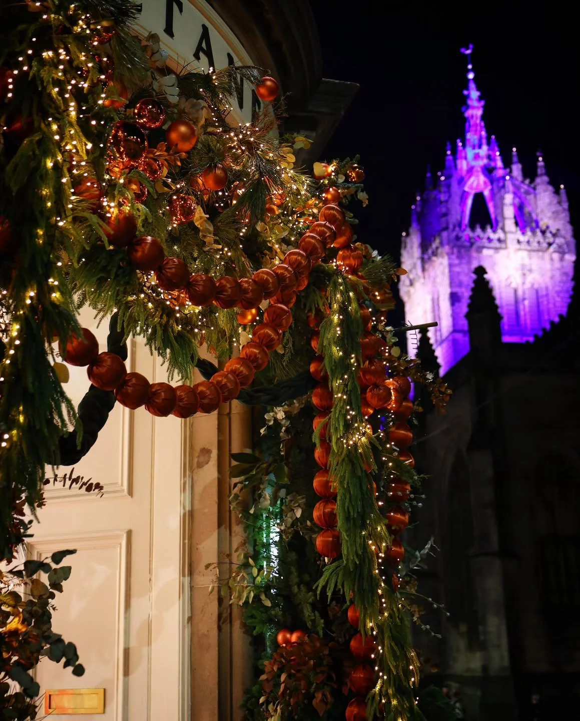 'Tis the season!

As the nights get longer and the evenings get colder, it's beautiful to see all of the lights and colours appearing around the cities I visit.

Happy December!

#photography #photographer #photo #art #beauty #Christmas #winter #edin