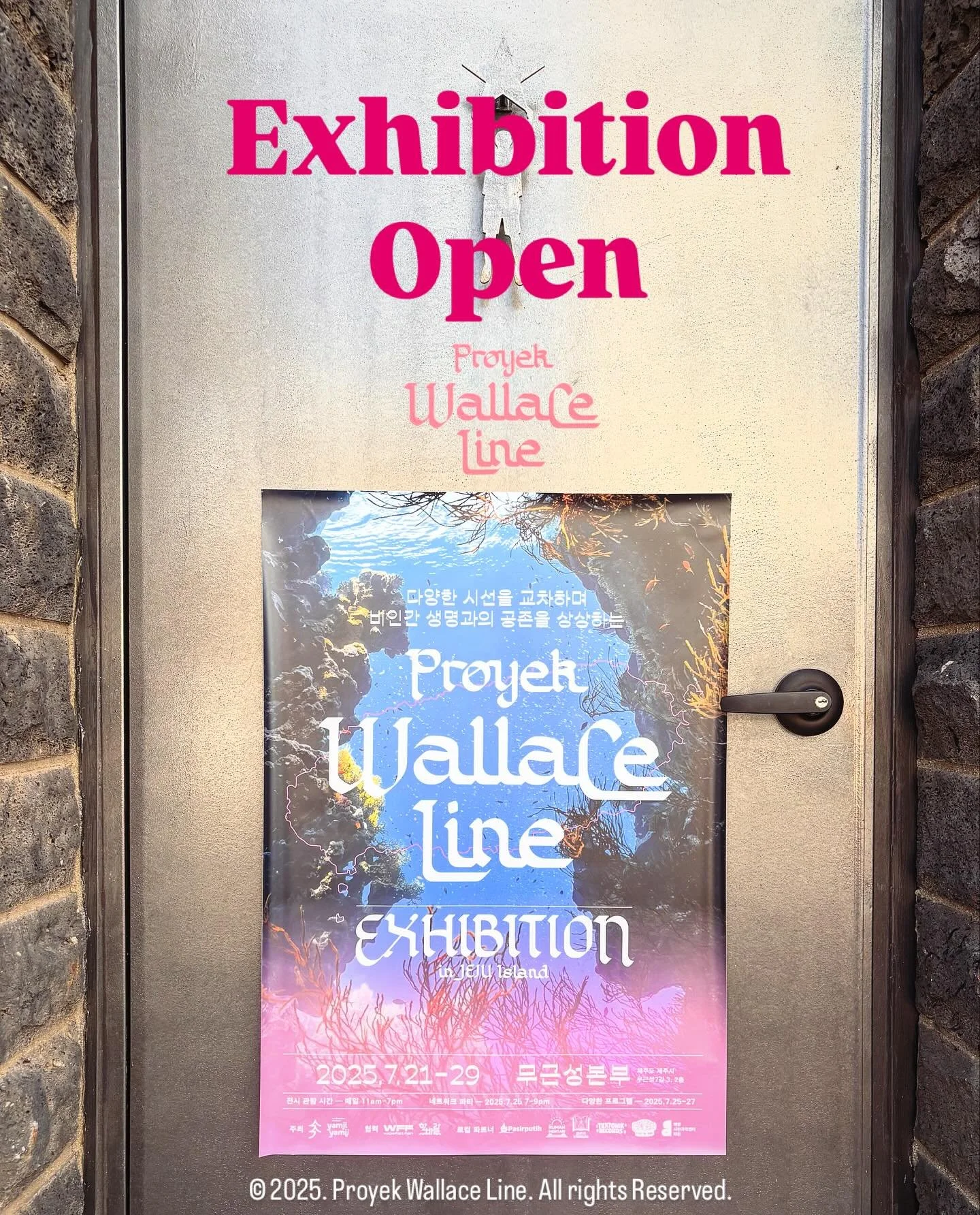 🎉 Open 🎉
🌊Proyek Wallce Line - Jeju Exhibition🌊

프로젝트 월리스 라인 제주 전시를 시작했습니다. 
전시 기간 동안 멤버들의 작품 소식을 하나씩 전해드릴게요. 💕
전시는 다음주 화요일까지 매일 11:00-19:00에 관람가능합니다. 25일(금)-27일(일)에 준비된 다양한 체험 워크숍과 토크 세션에도 많이 참여해주세요! 

&bull; 시간: 2025. 7. 21(월)~29(화) (매일 11-19시