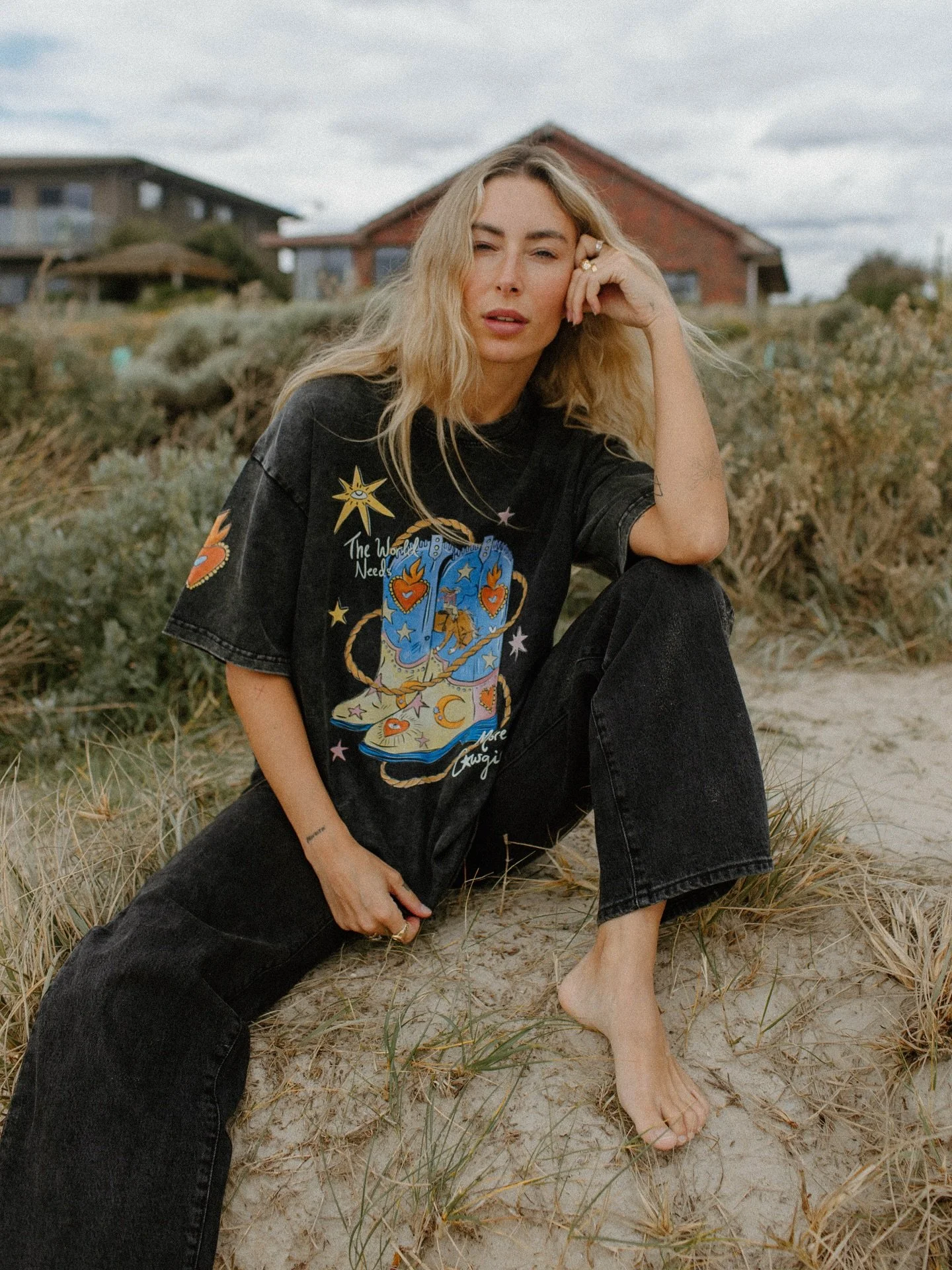 I am in love with this tshirt !! The world needs more cowgirls is dropping next week ❤️&zwj;🔥❤️&zwj;🔥

#coastalcowgirl #ootdaustralia #oversizedtees #outfitcheck