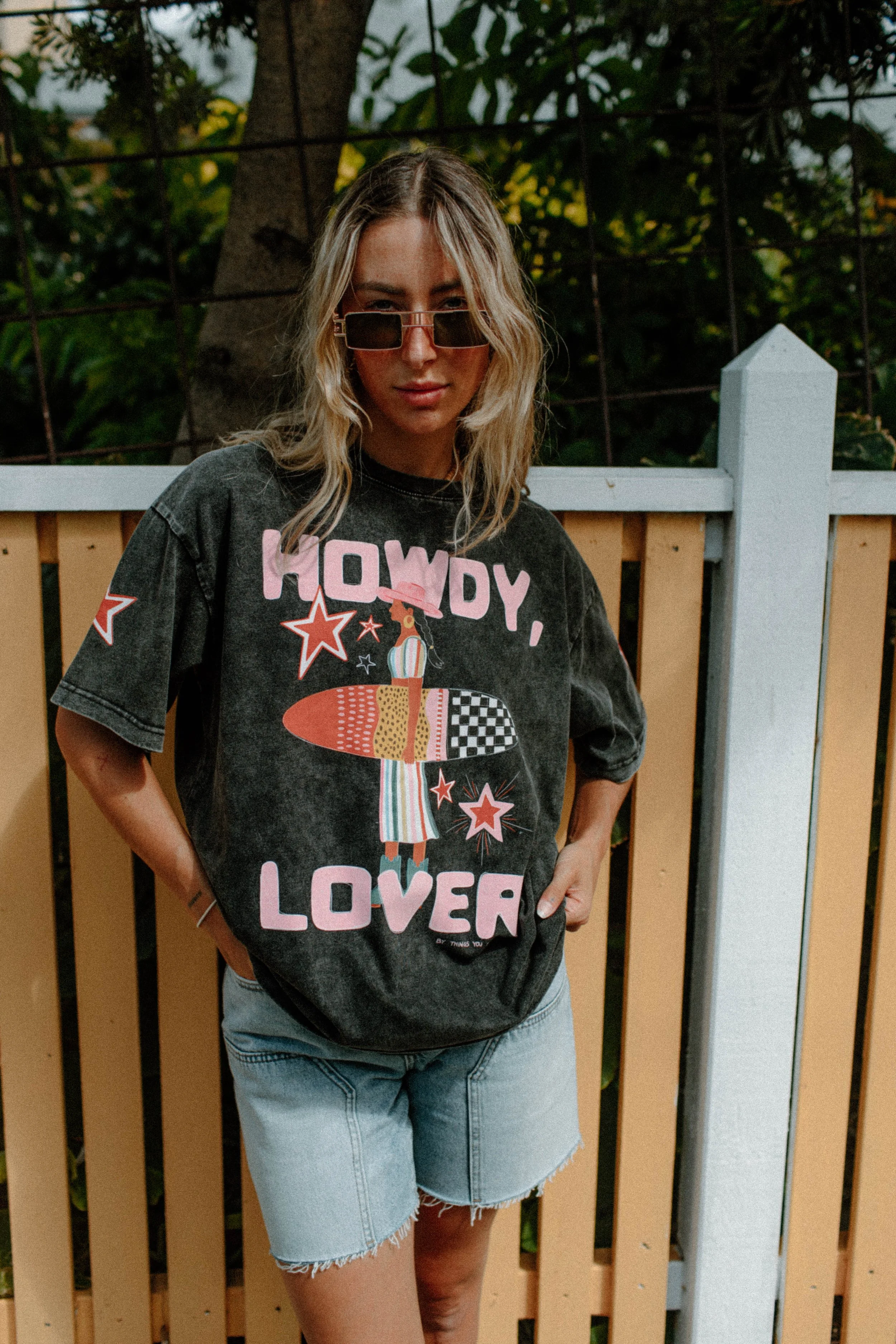 howdy lover acid wash tee