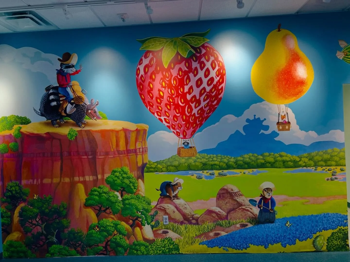 Would you rather float across the sky in a 🍓 or a 🍐?! 

#characterfarms