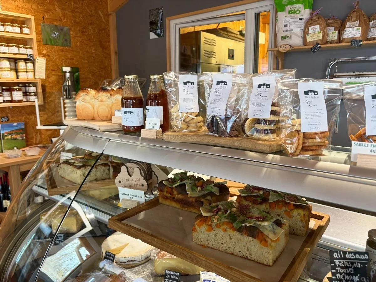 C&rsquo;est officiel ! 
Retrouvez nos produits &agrave; la ferme de la sabli&egrave;re d&egrave;s aujourd&rsquo;hui ! Des bons produits, de l&rsquo;amour et de l&rsquo;artisanat&hellip; que demander de plus ? 😉
#bakery #homemade #artisanat #paindemi