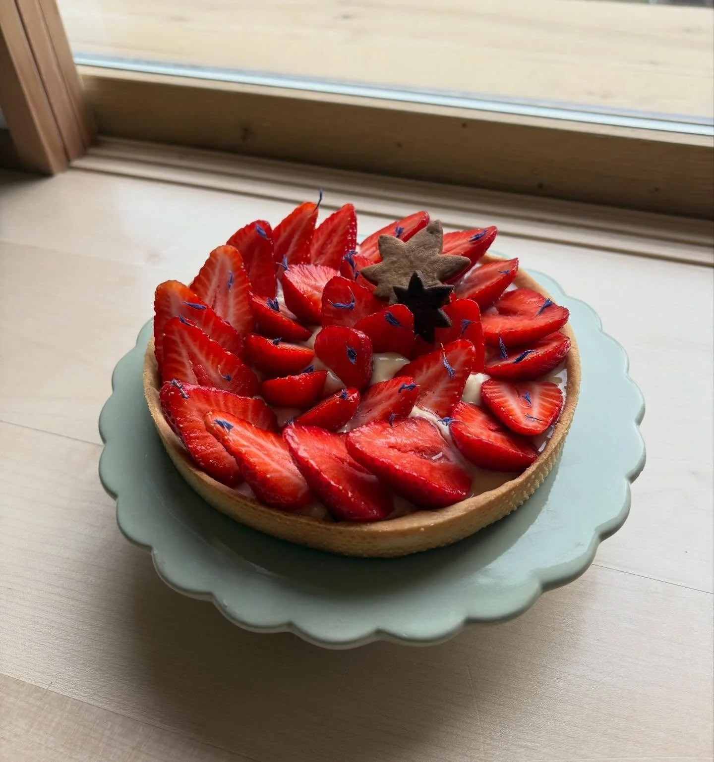 Les fraises sont de retour 🍓

Vous pouvez commander notre tarte aux fraises &agrave; tout moment ❤️

Disponible en 4/6 personnes ou 8/10 personnes 

N&rsquo;h&eacute;sitez pas &agrave; nous contacter pour toute demande 🌸

#fraises #printemps #homem