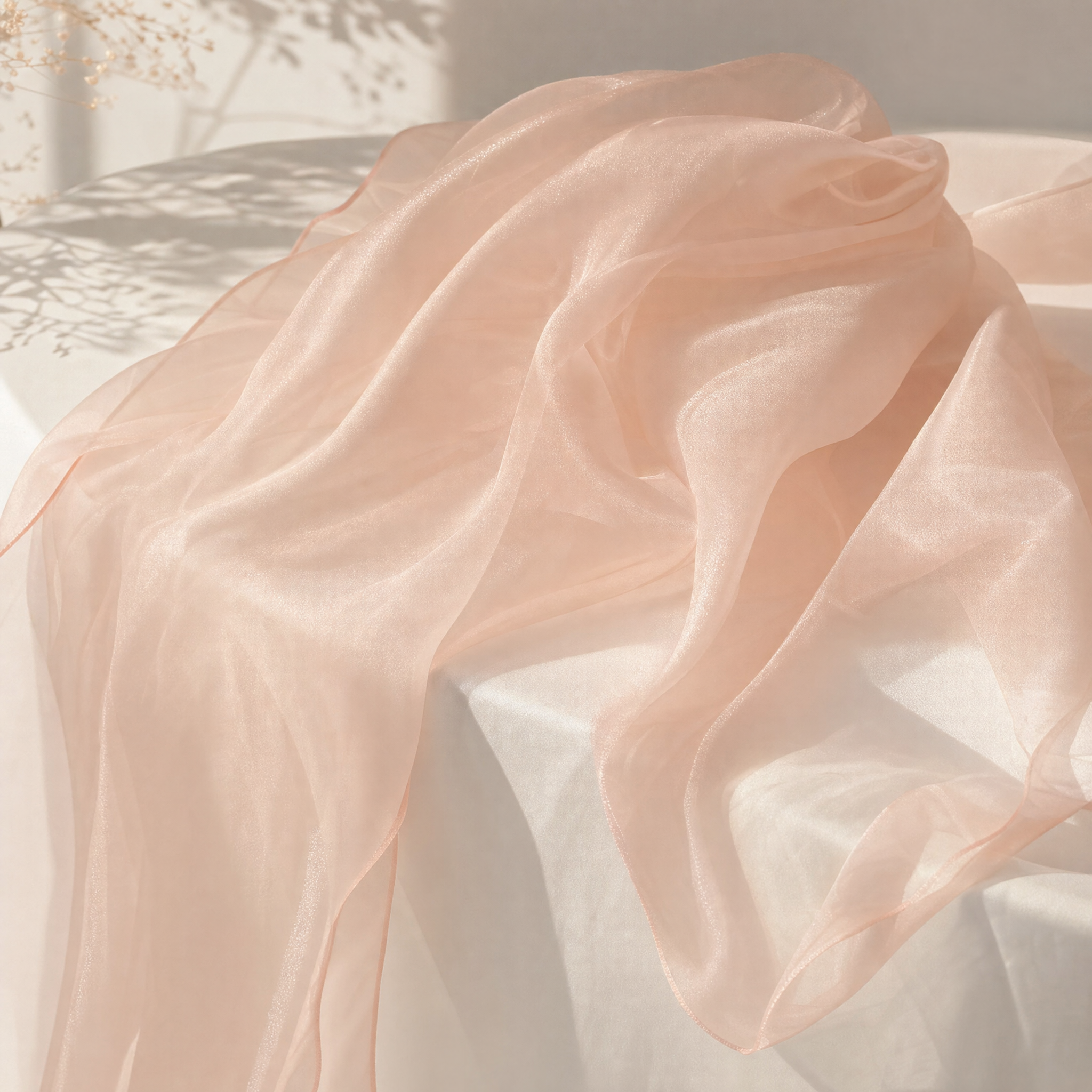 Foulard drapé élégant.png