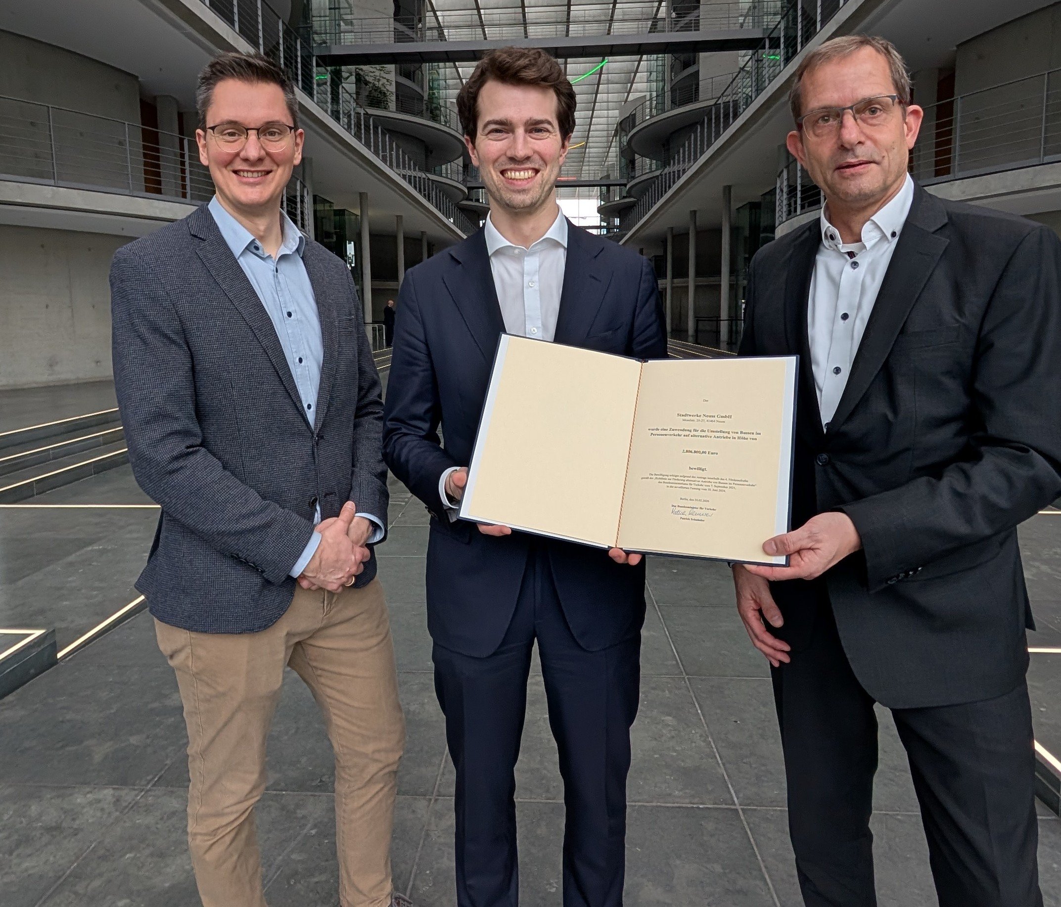 Förder-Millionen vom Bund für weitere Neusser Stadtwerke-E-Busse