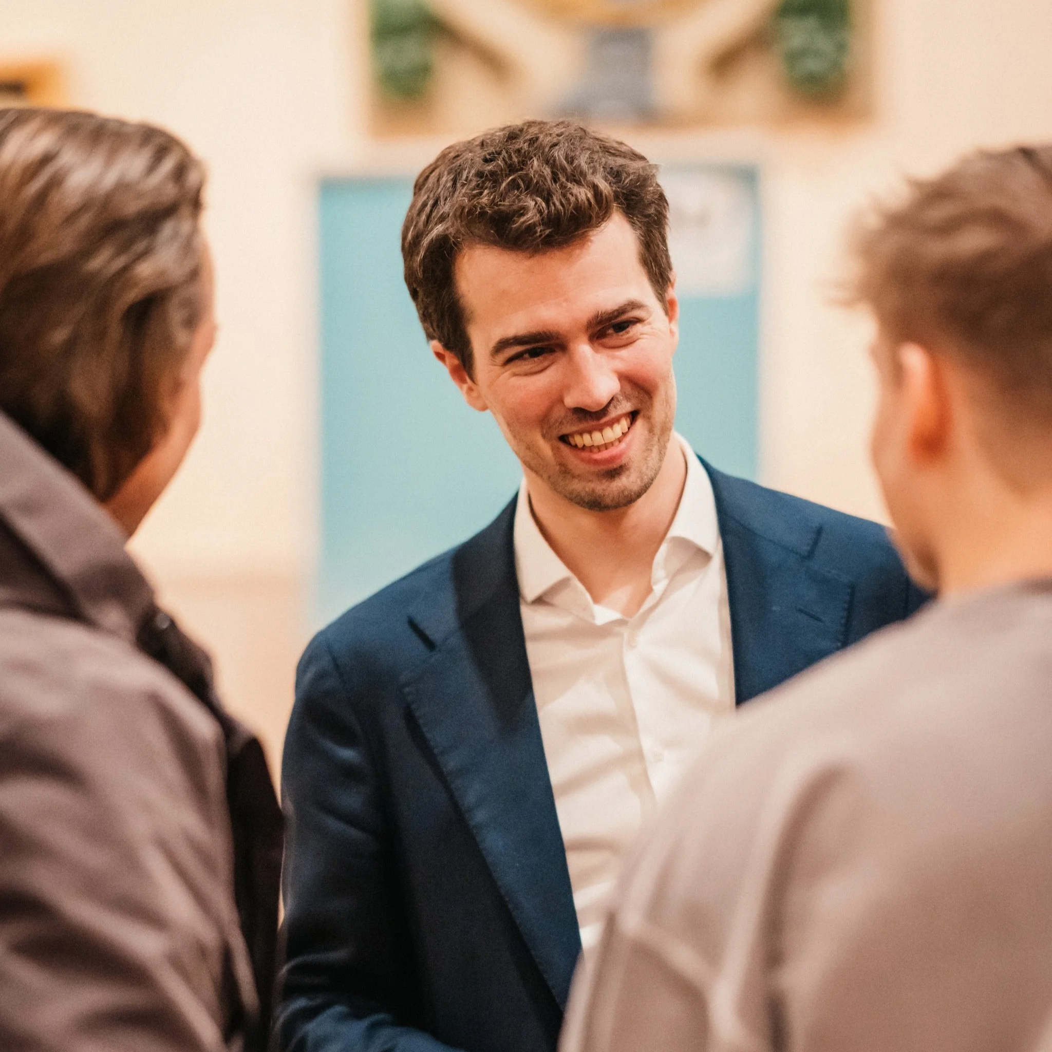 Austausch mit Carl-Philipp Sassenrath im Infomobil des Bundestages – der „Deutsche Bundestag unterwegs“