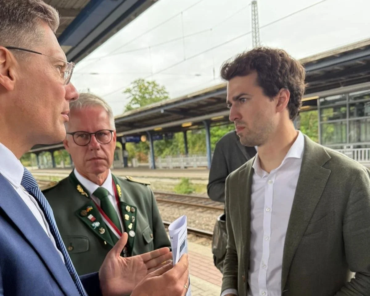 Frühjahrsputz an den Bahnhöfen Neuss und Grevenbroich