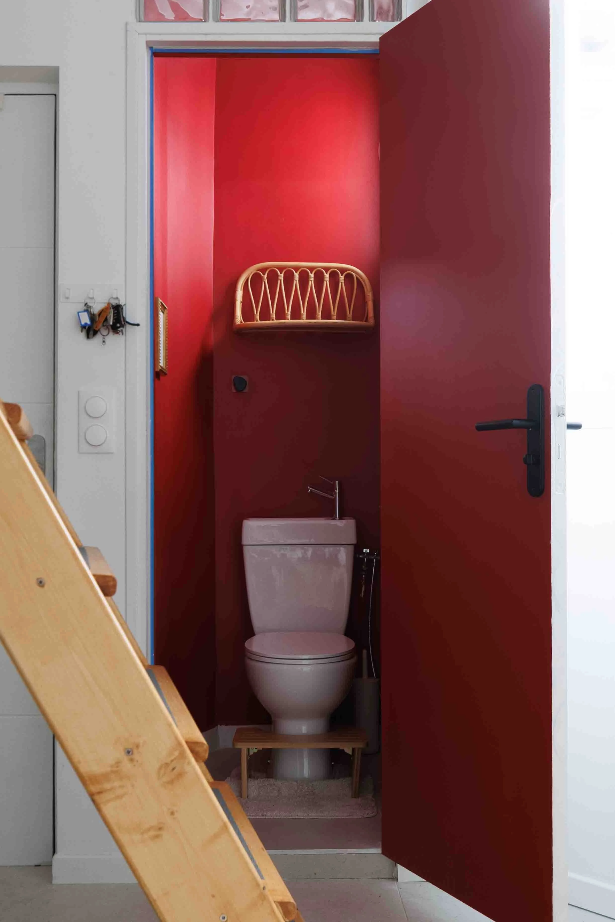 WC anciennement sur le palier intégré stratégiquement dans l'appartement
