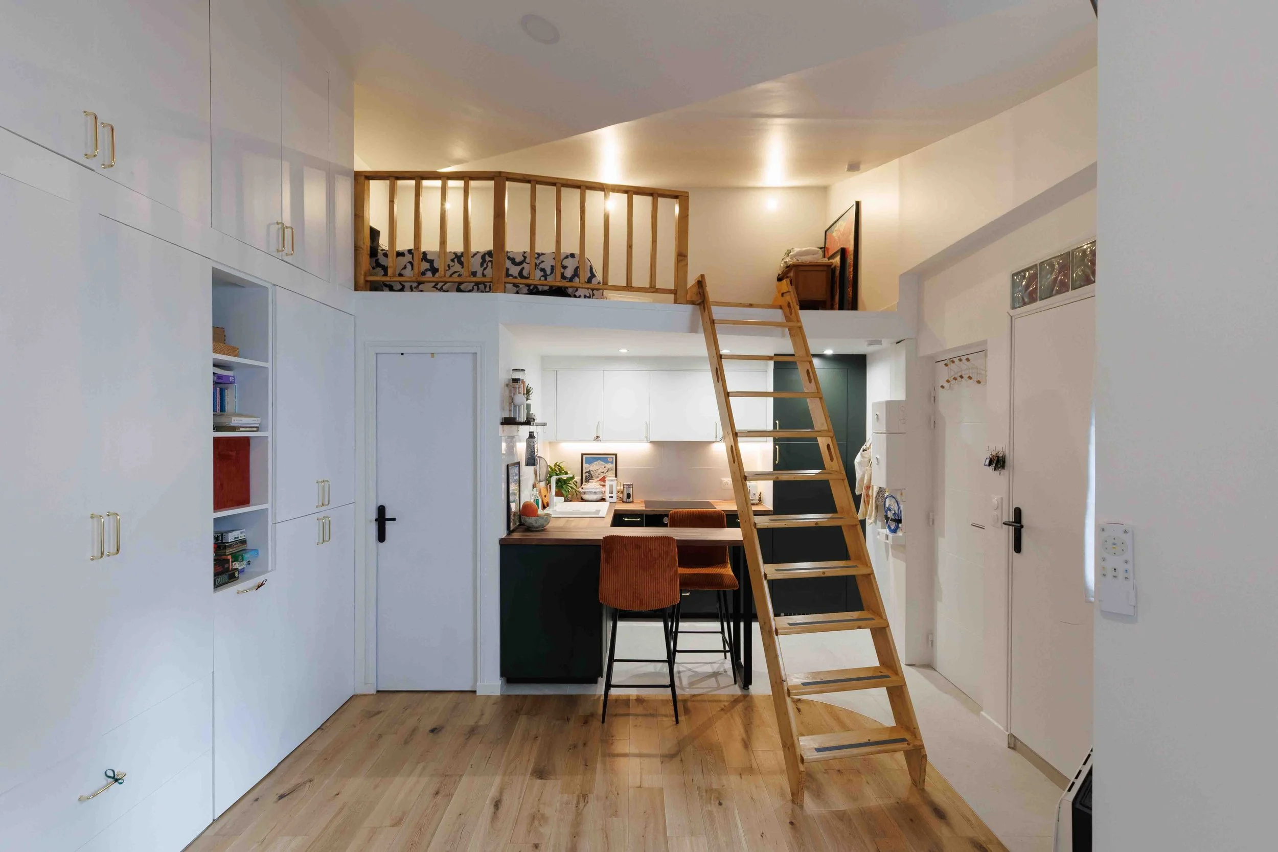 Rénovation structurelle de la charpente d’un immeuble des années 60 pour intégrer une mezzanine.