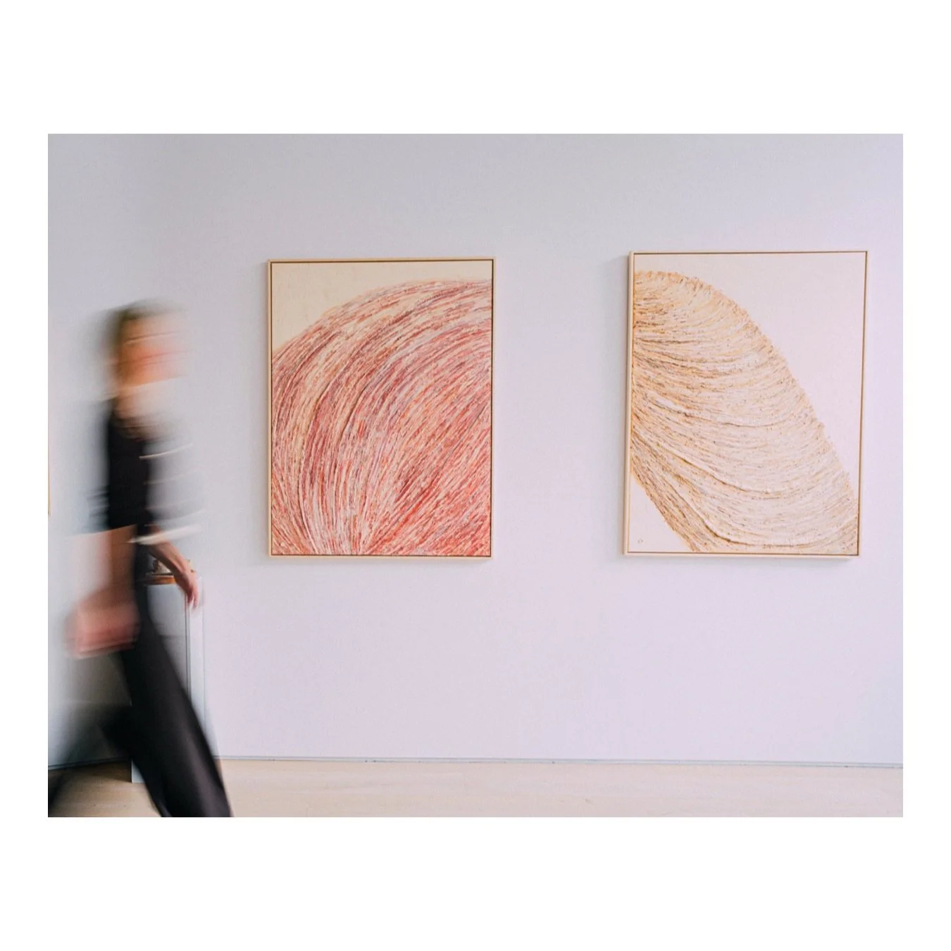 My practice is rooted in nature and the slow, quiet moments it offers. With soft tones and organic textures, I hope my pieces can transport viewers, even just for a second, into a space of calm and contemplation.
.

&rsquo;The Humming of a Sea Halo&r