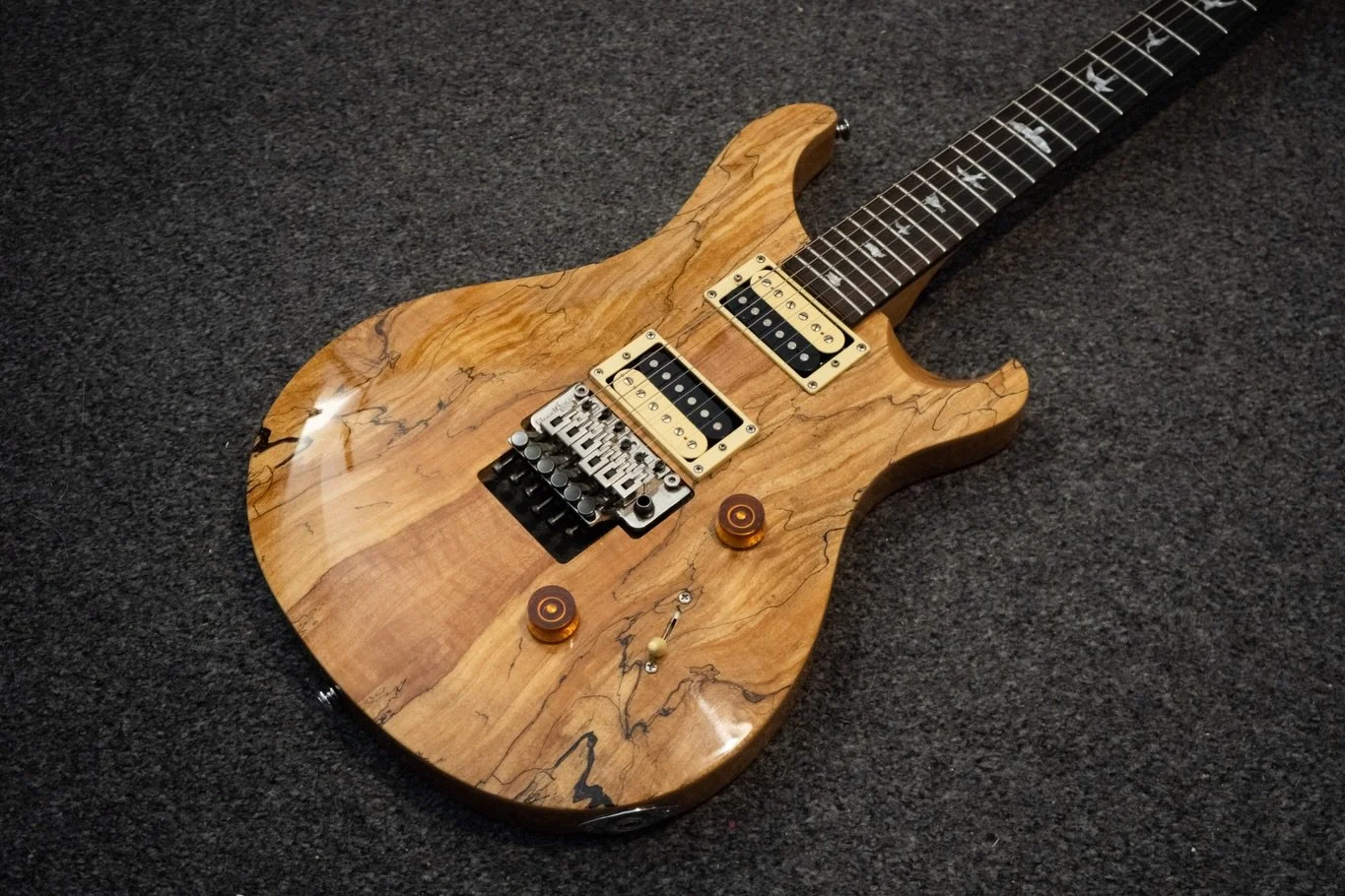 A lovely PRS SE Custom with a gorgeous figured top in for a quick and simple Standard setup!

#guitar #guitartech #prsguitars #guitarist