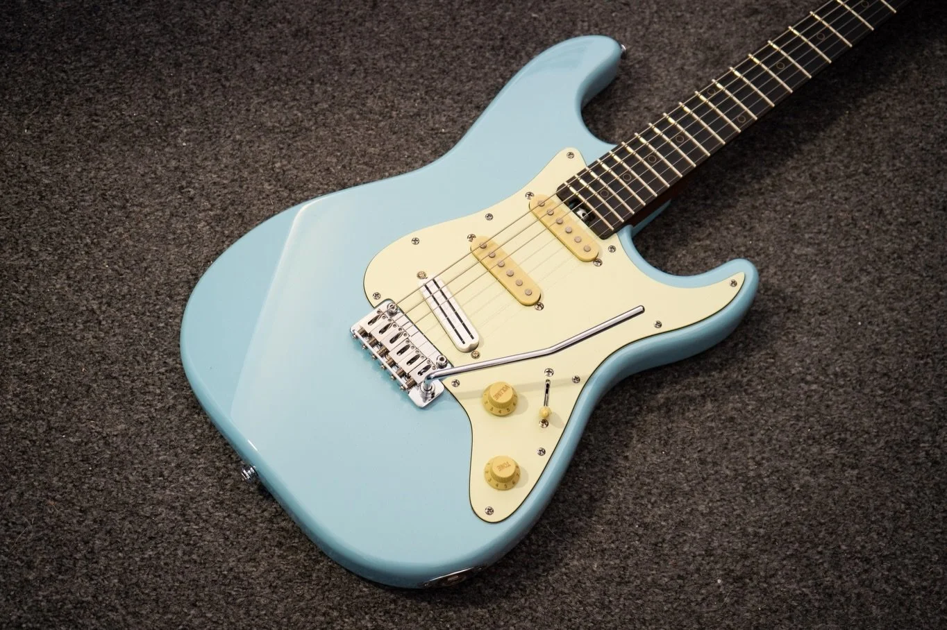 An absolutely stunning @schecterguitarsofficial Nick Johnston signature stratocaster! In for a standard setup and a pickup swap to a @seymourduncanpickups Hot Rails in the bridge position. Plus a push/push pot fitted for splitting down to a single co