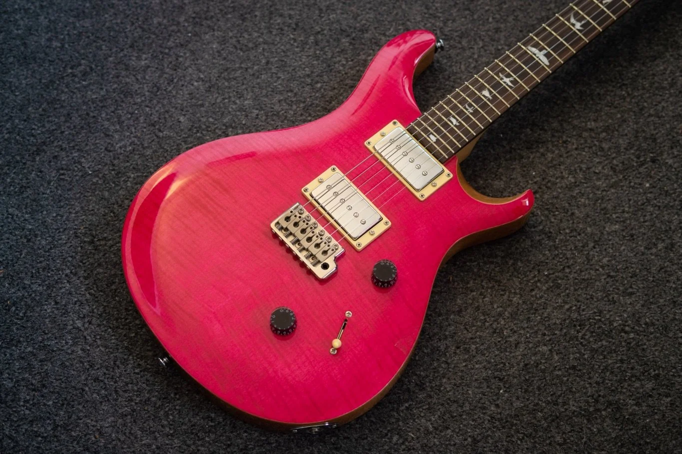 Absolutely gorgeous PRS SE Custom 24 in for a standard setup, and a pickup swap to a custom wound HSP90 set! Handwound at Ryan&rsquo;s Guitar Mod Shop, voiced for high end clarity and a punchy mid range.

#custompickups #p90 #handwoundpickups #prsgui