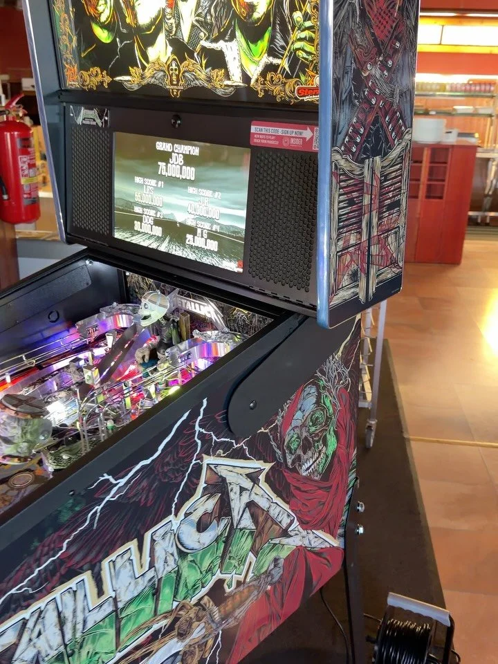 🤘🎸 METALLICA HAS LANDED! 

The brand new Metallica Remastered Premium pinball machine from @sternpinball has arrived at Halinga Restaurant &amp; Arcade &mdash; the biggest and most unique arcade vibe spot in Estonia! 🇪🇪 @halingarestoran 

Located