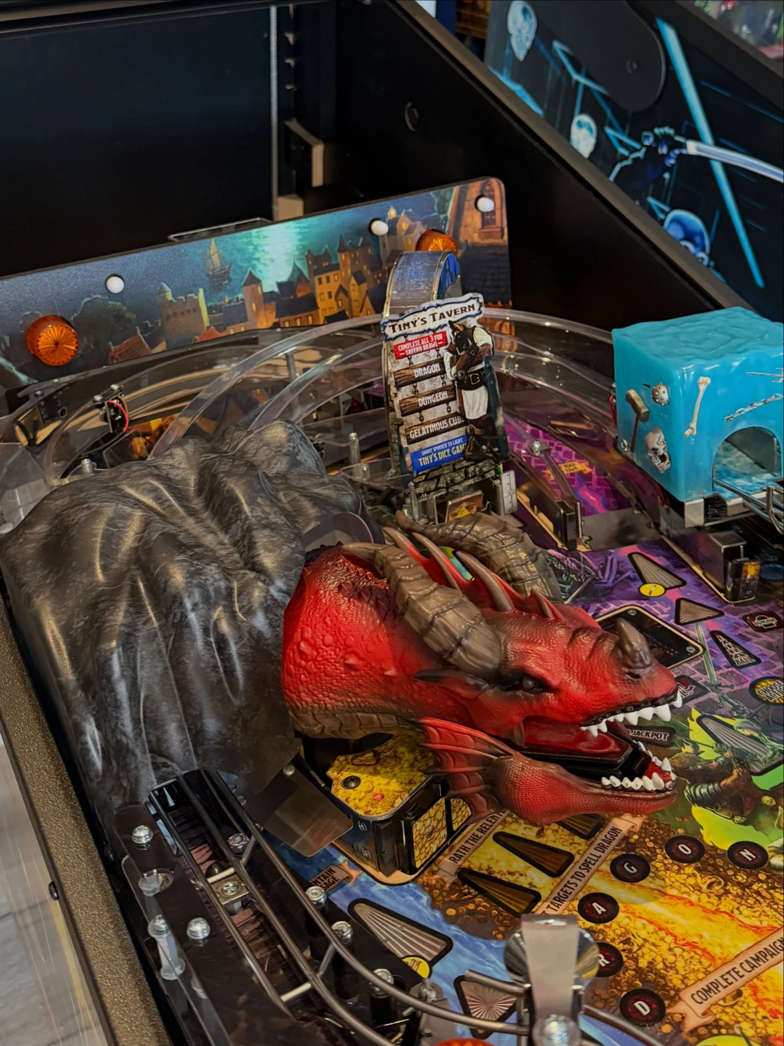 DUNGEONS &amp; DRAGONS: THE TYRANT&rsquo;S EYE ir atpakaļ @pinballarenalv 
Jauns kods, jauni uzdevumi &mdash; nāc izmēģini 🎲 D&amp;D pasauli pinbolā #pinball #pinballarena #sternpinball