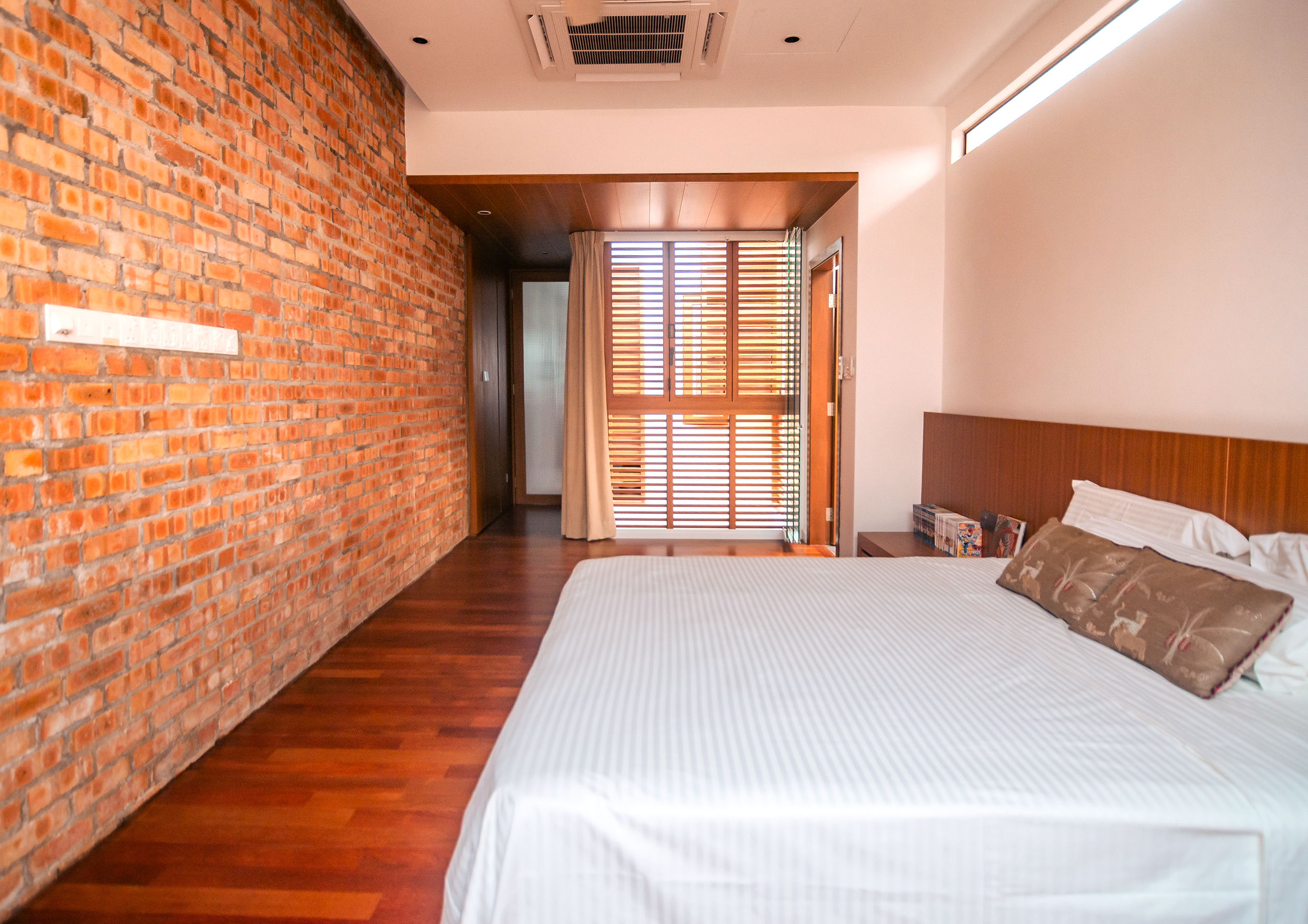 001_141 KUL - Top 003.png