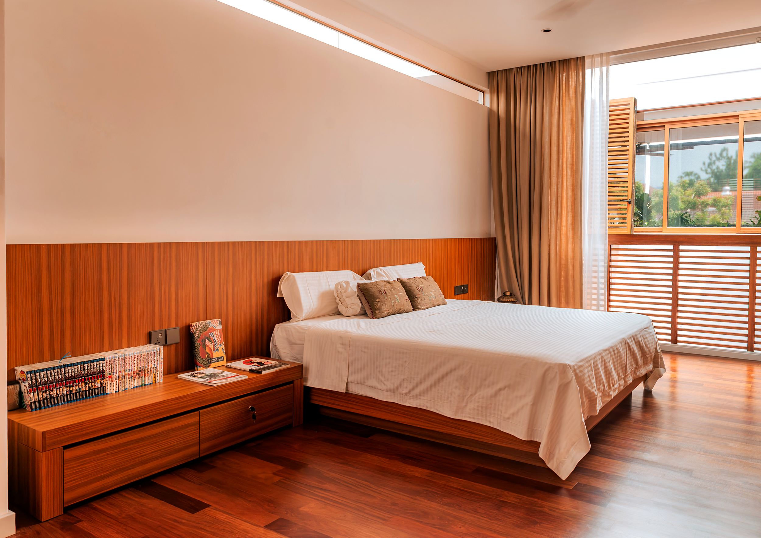 001_141 KUL - Top 002.png