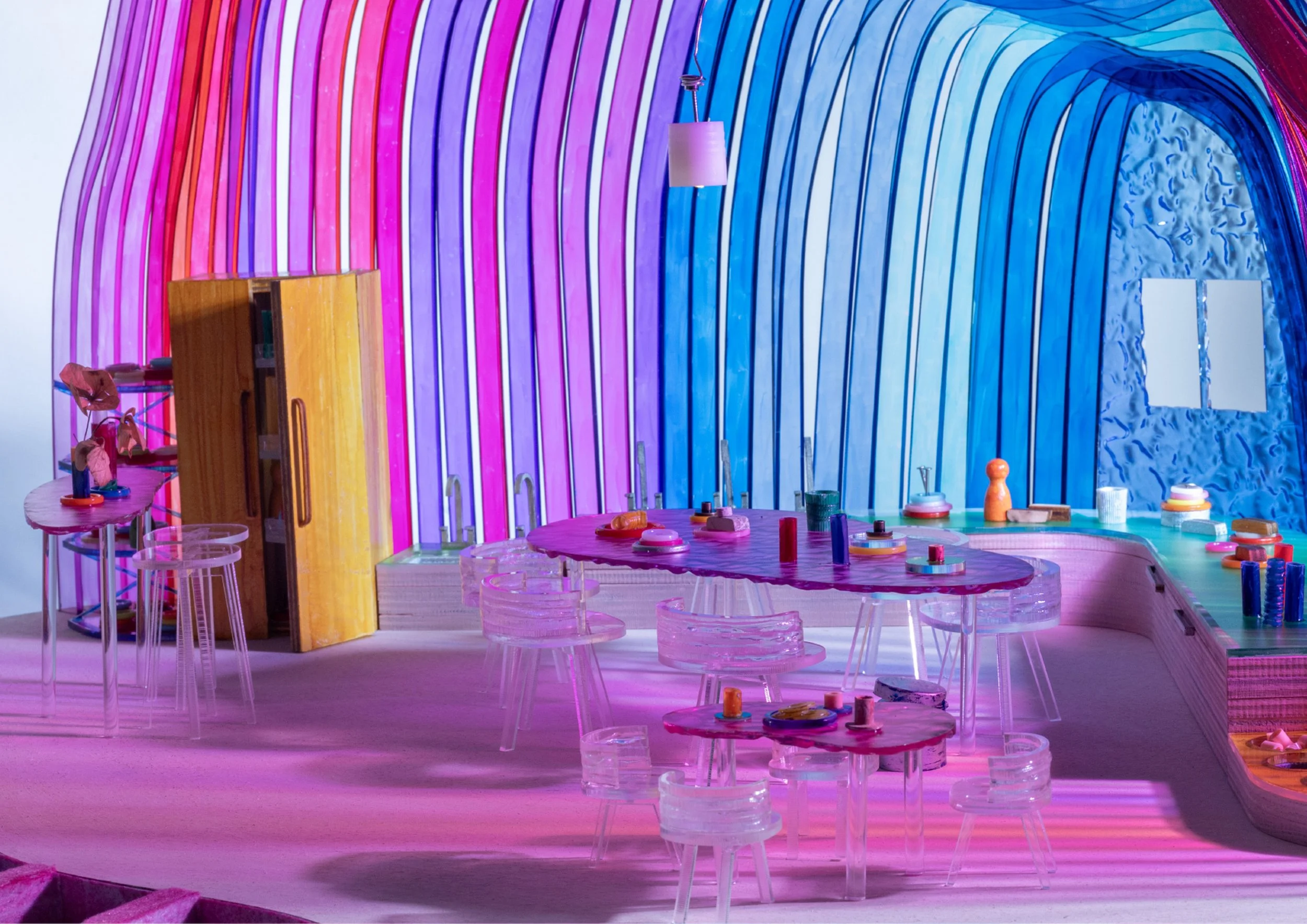 Soft Walls and Chosen Kin : A study into non-heteronormative ways of living by Leran Yang