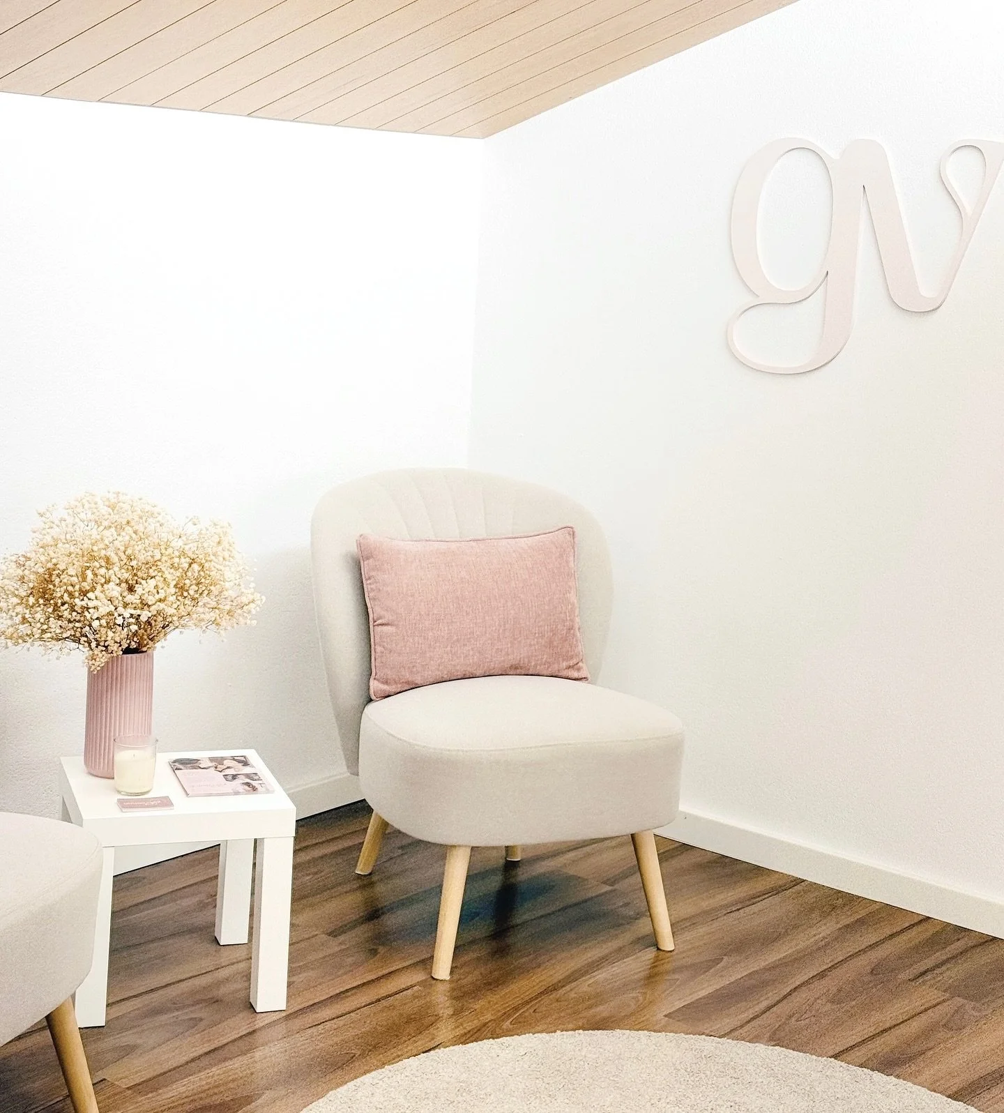 MI ESTUDIO💗✨
Un espacio de calma y privacidad, donde ofreceros lo mejor de mis servicios💖

1. Sof&aacute;s c&oacute;modos para que tus acompa&ntilde;antes se relajen mientras empieza tu momento🧘🏼&zwj;♀️
2. Mi lugar favorito. Aqu&iacute; nacen los