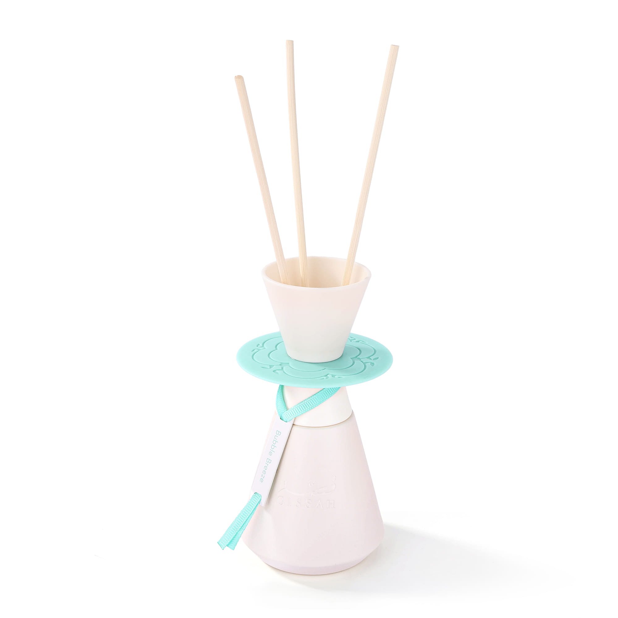 Gissah Bubble Breeze 100ml floral powdery home diffuser on white background, luxury home fragrance UK