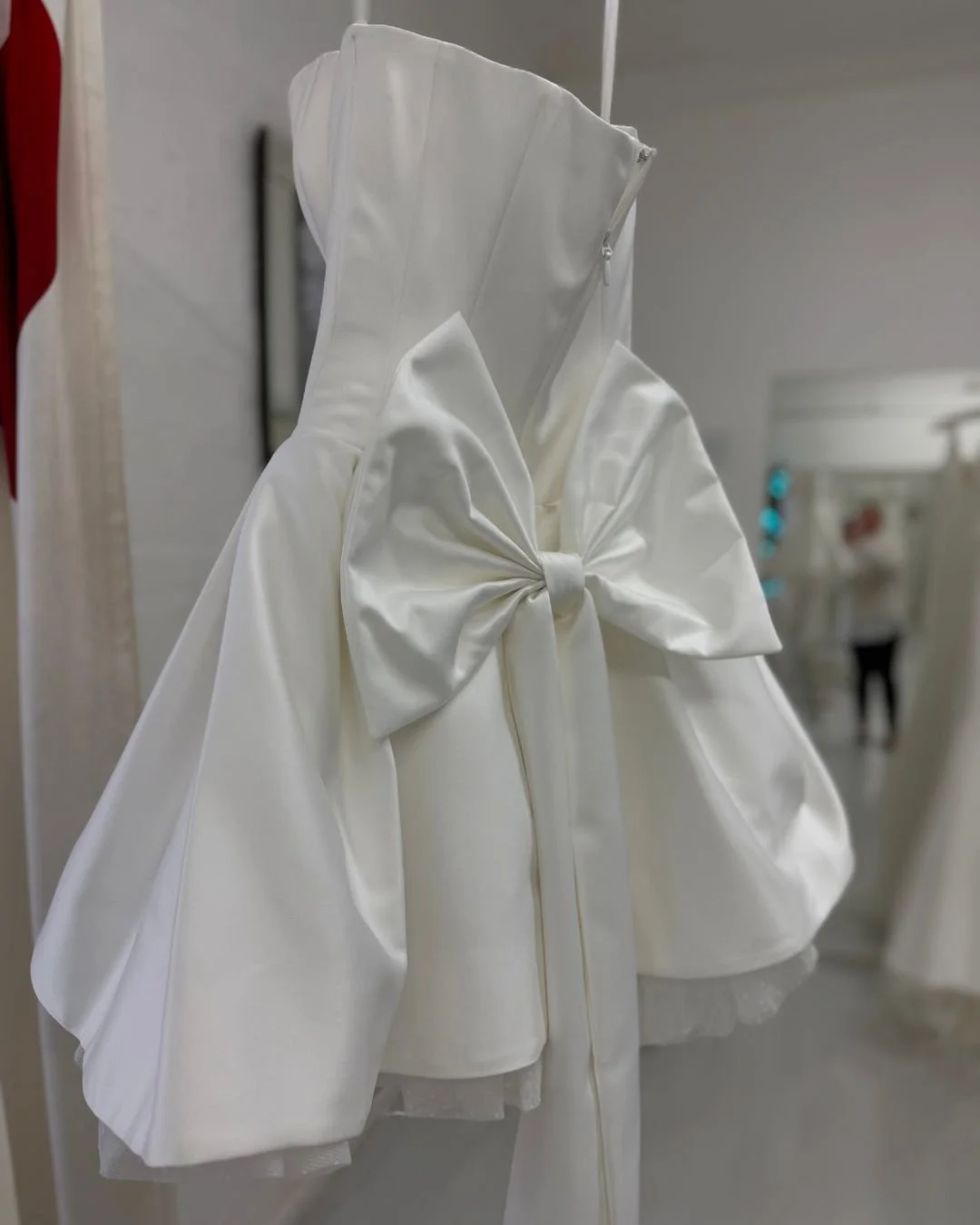 Mini Dresses! 😍

Mini dresses are so on trend for weddings! Whether it's your second dress for the evening, to party the night away in 💃 or even your hen-do 🥂We help make your mini bridal dresses fit like a glove so you feel just as good as in you