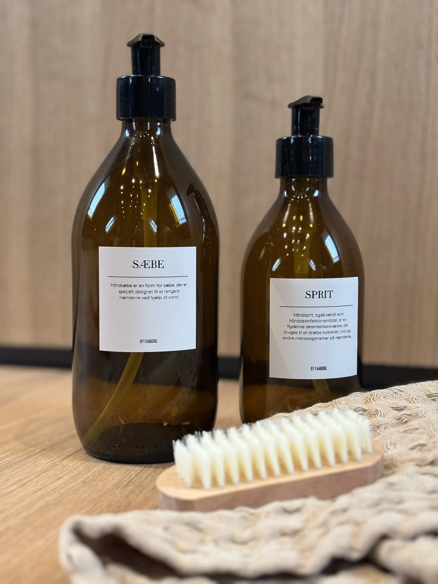 Glasdispenser til håndsprit til hjemmet.JPEG