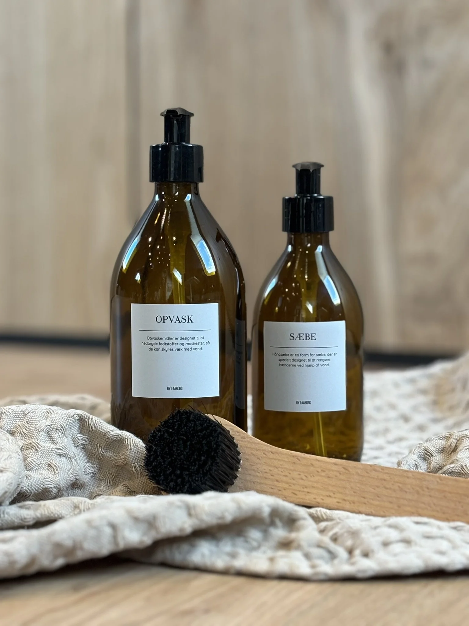 Stilren opvaskemiddeldispenser i glas.JPEG