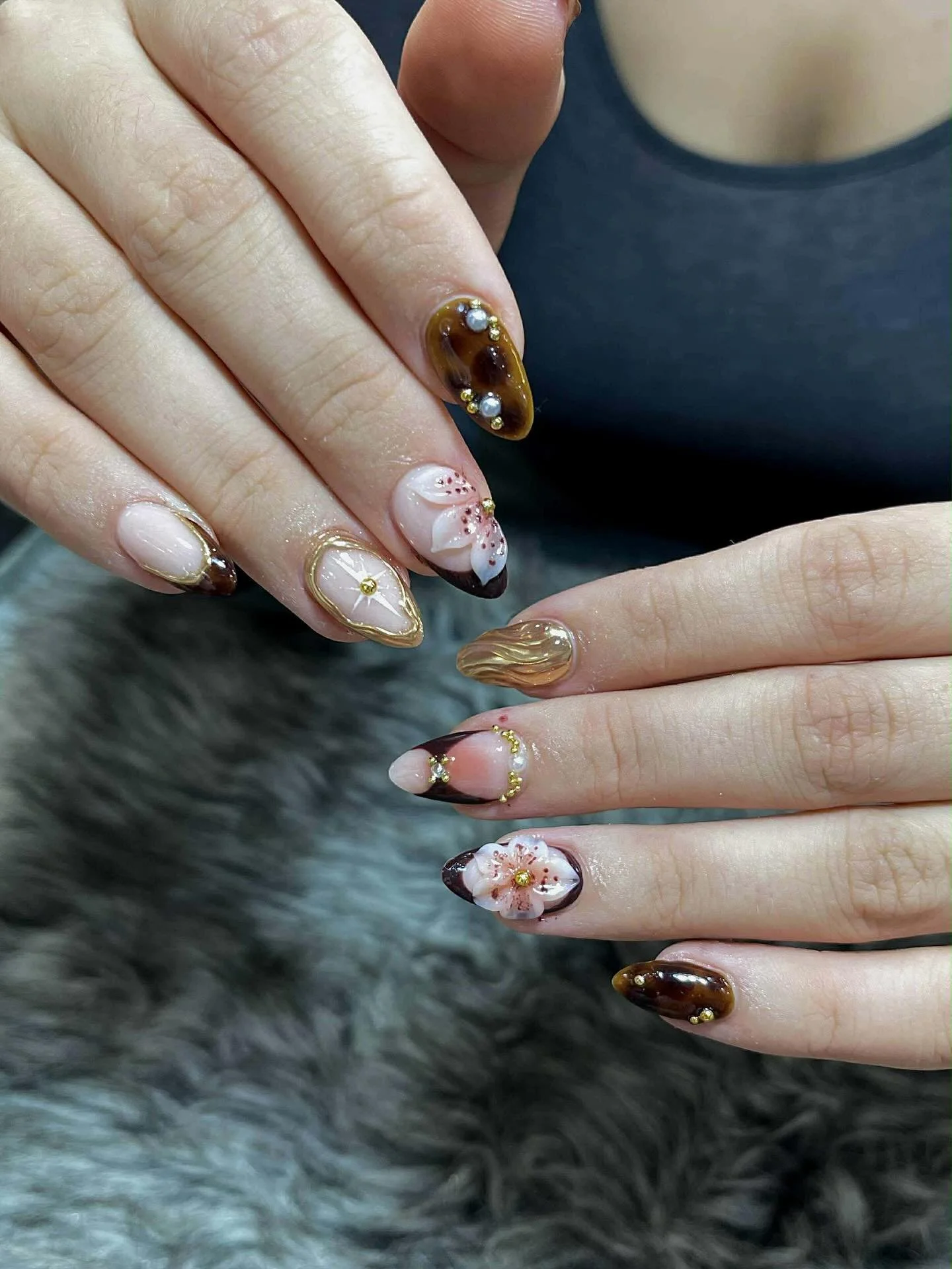BIAB strength + 3D artistry. 🌸 The perfect combo for healthy, beautiful nails that last! ✨

#BIAB #BuilderInABottle #NaturalNailCare #HealthyNails #BIABNails 3DNailArt FloralNails TortoiseShellNails GoldChromeNails NailInspo NailArtist StrongNails N