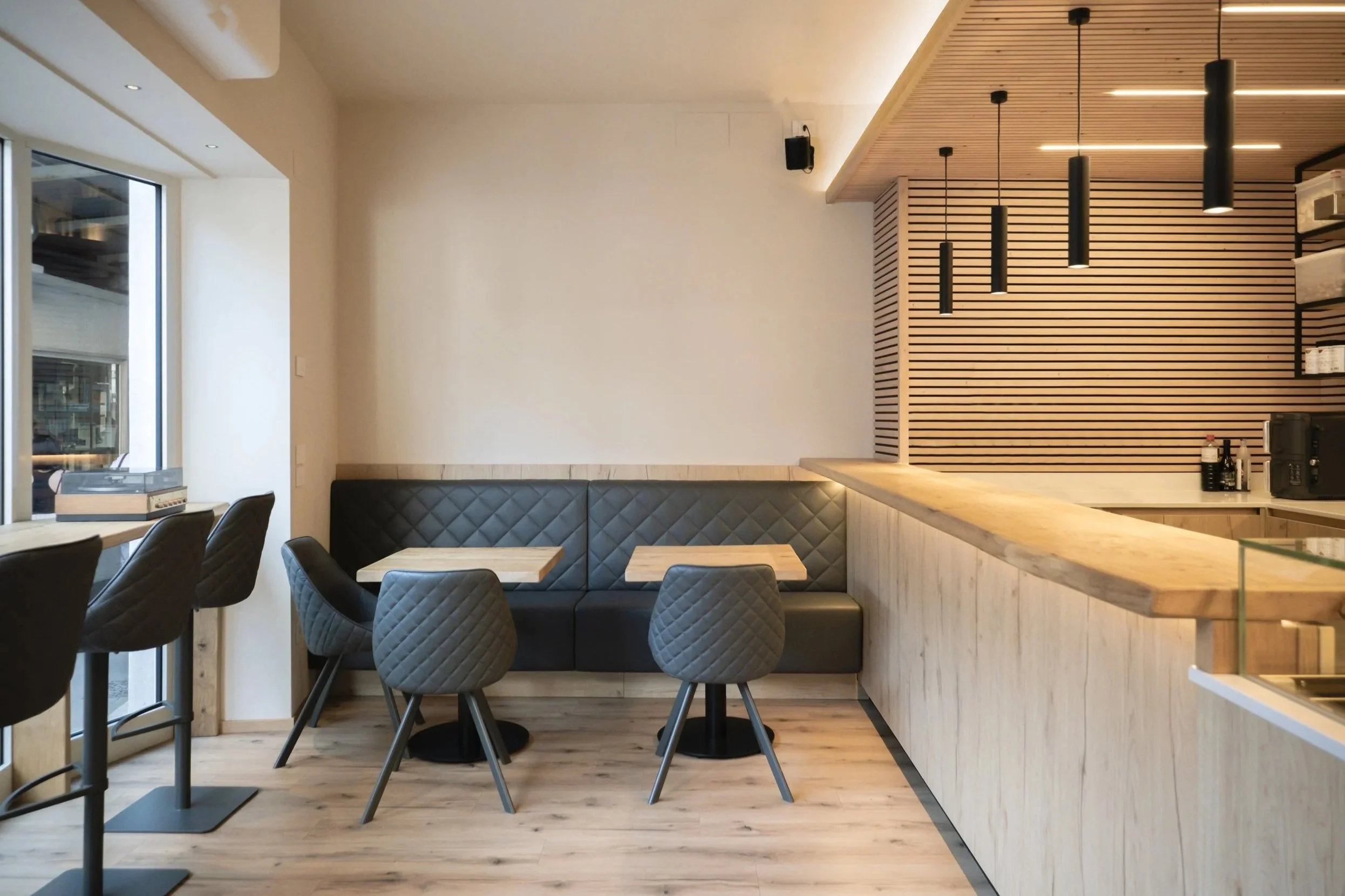 bar